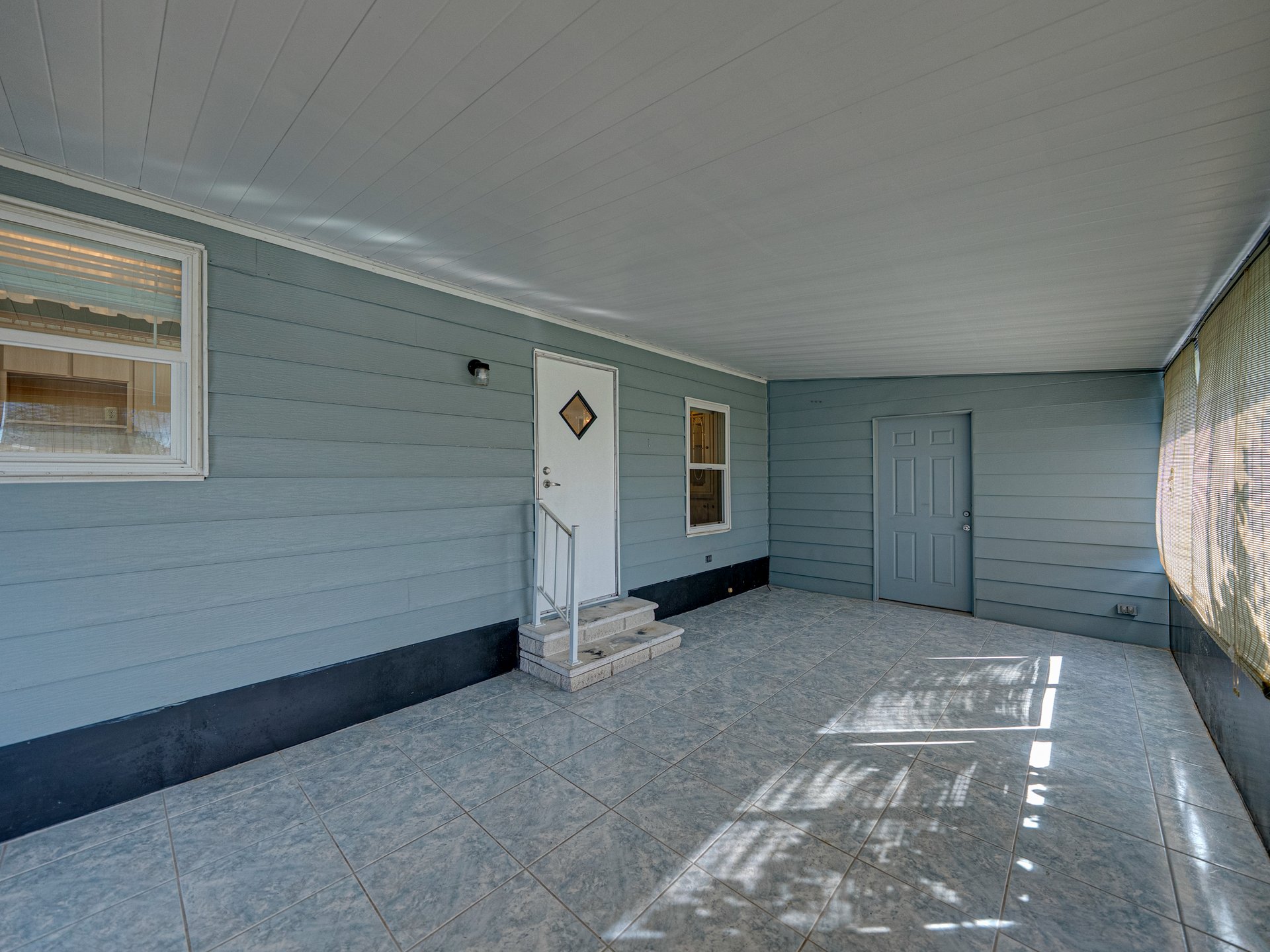 3822 DAMIAN DR