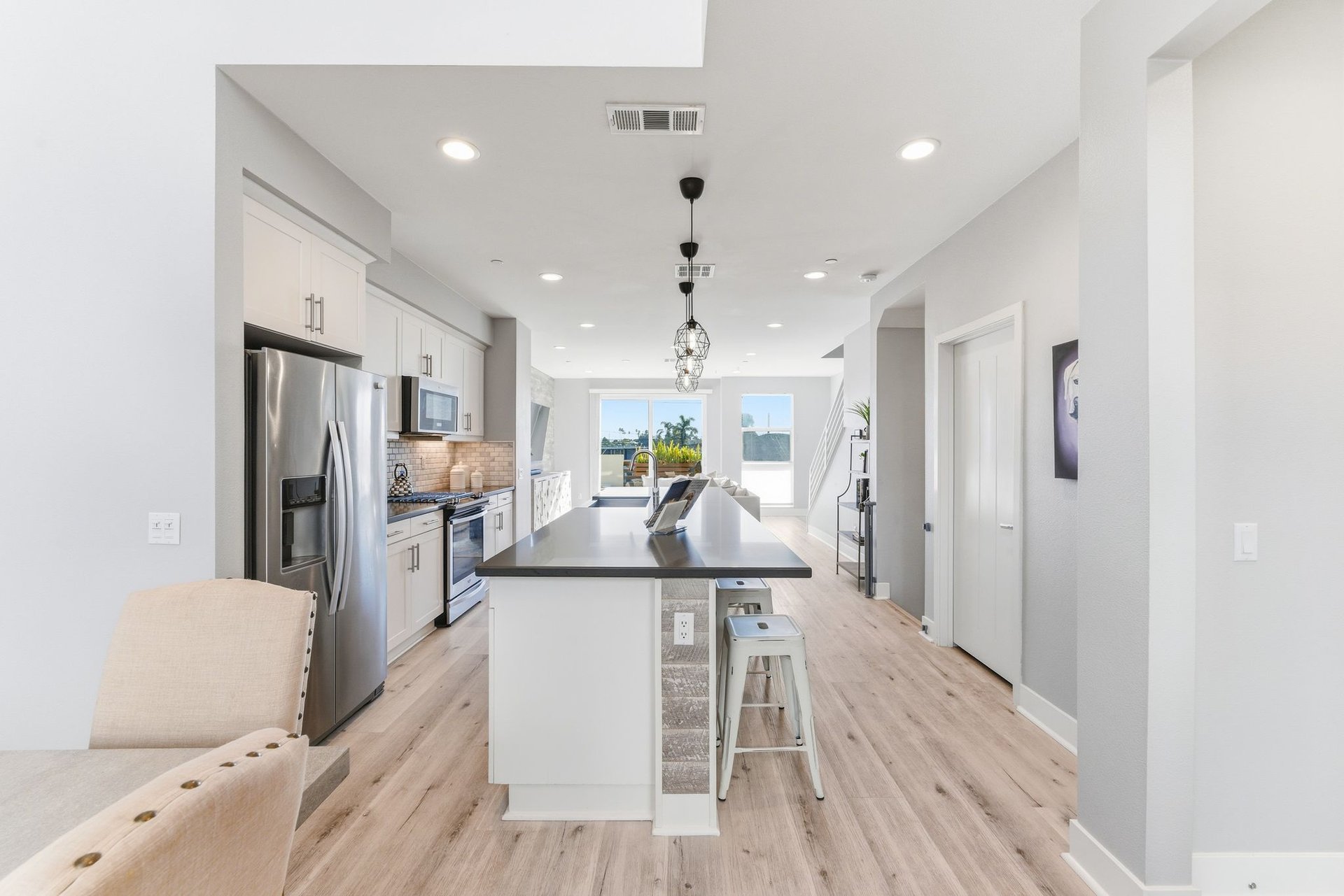 1650 Topanga