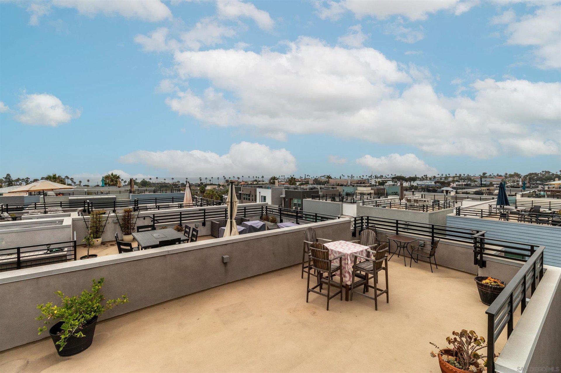 1570 Vista Del Mar Way