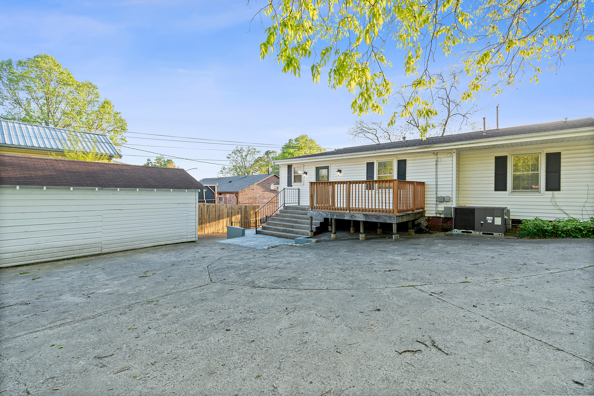 FOUR Bedroom in the Hospital District!! Basement great for storage!