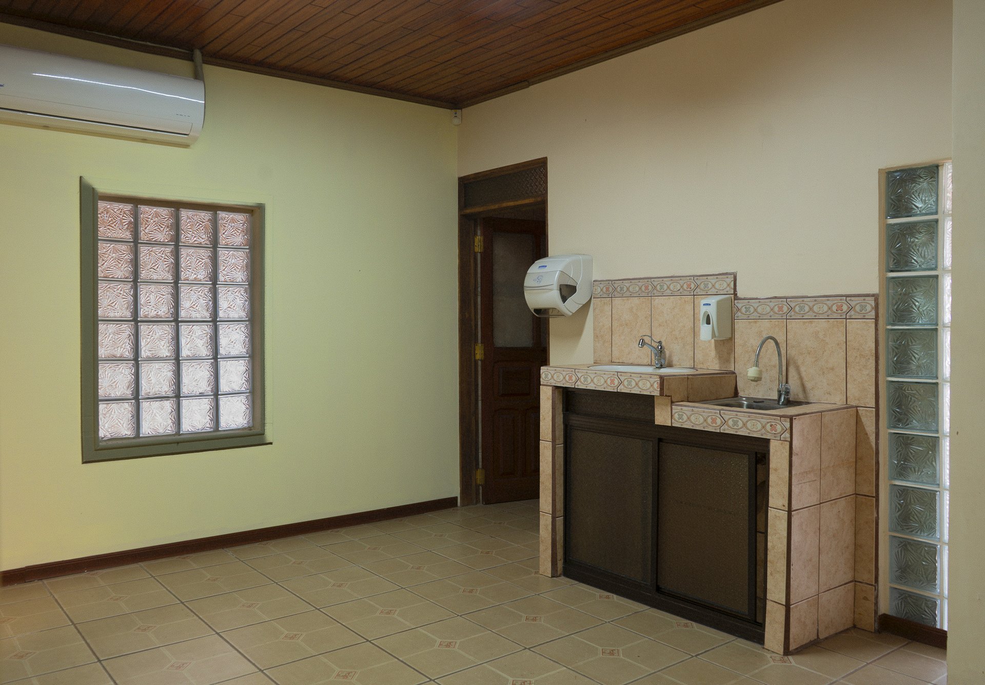 Ready for operations | Office building in downtown San Isidro