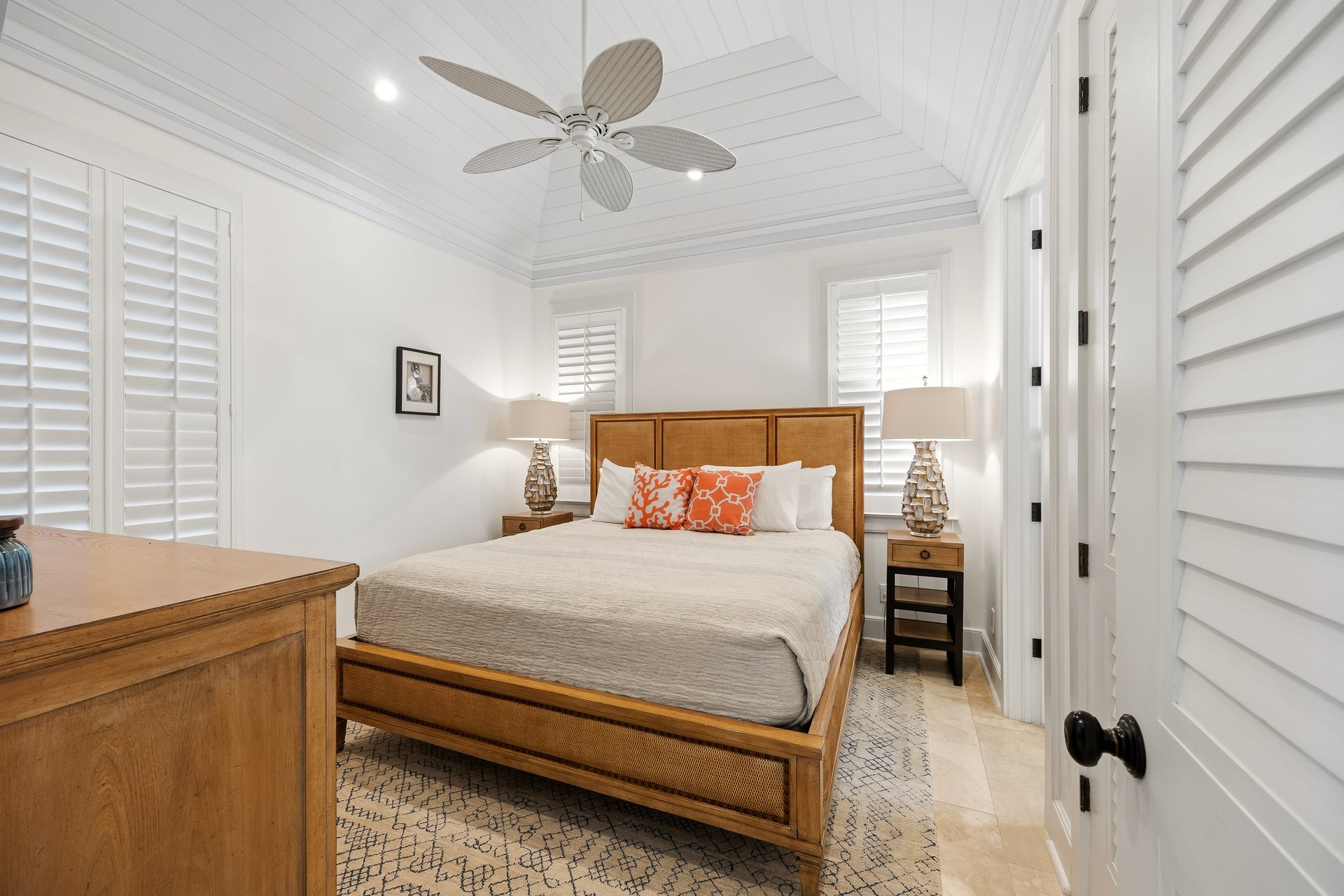 Sand Dollar, Schooner Bay 
