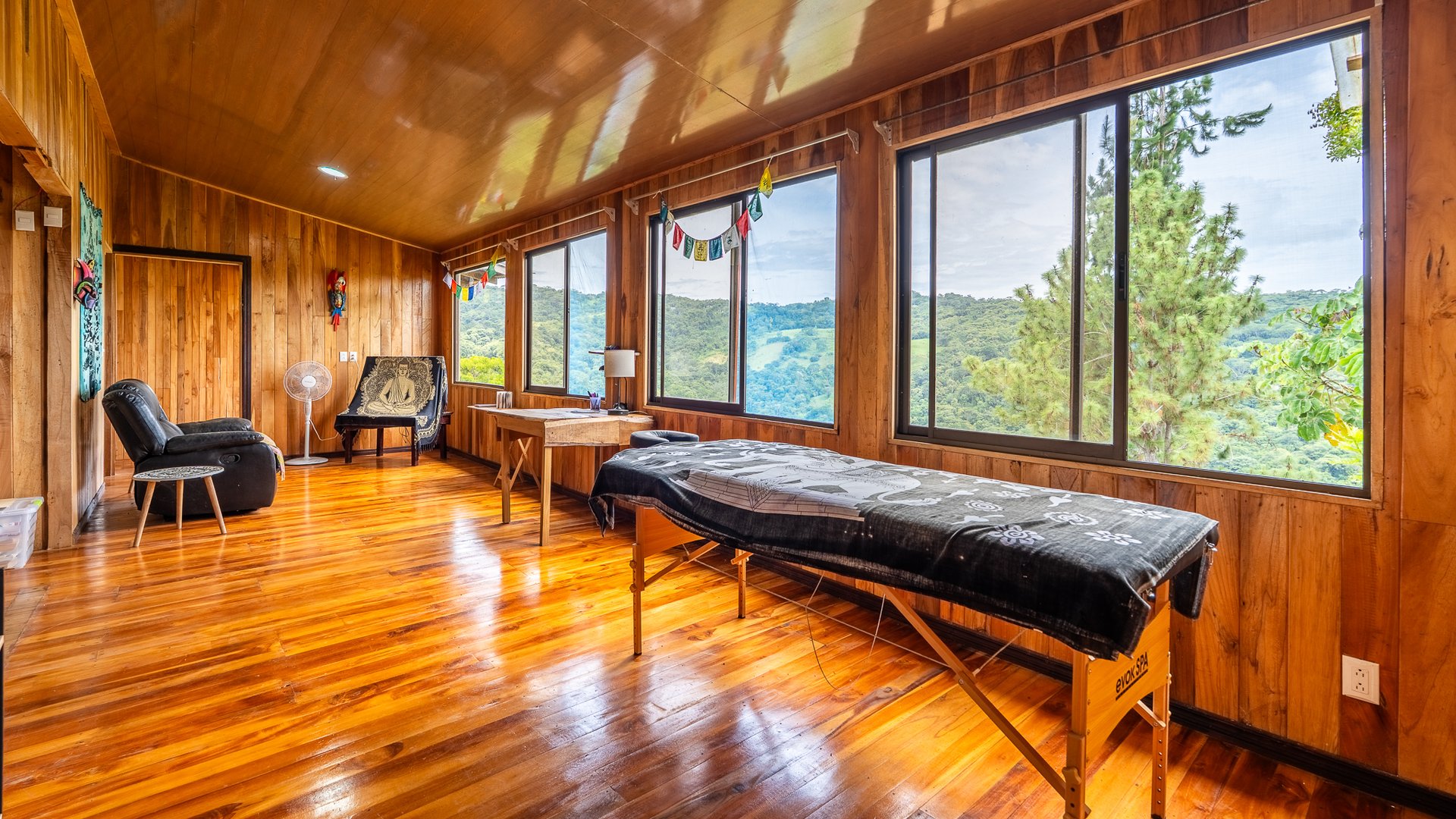 Mountain Home with Guest Cabin & Additional Building Site Near Nauyaca Waterfalls