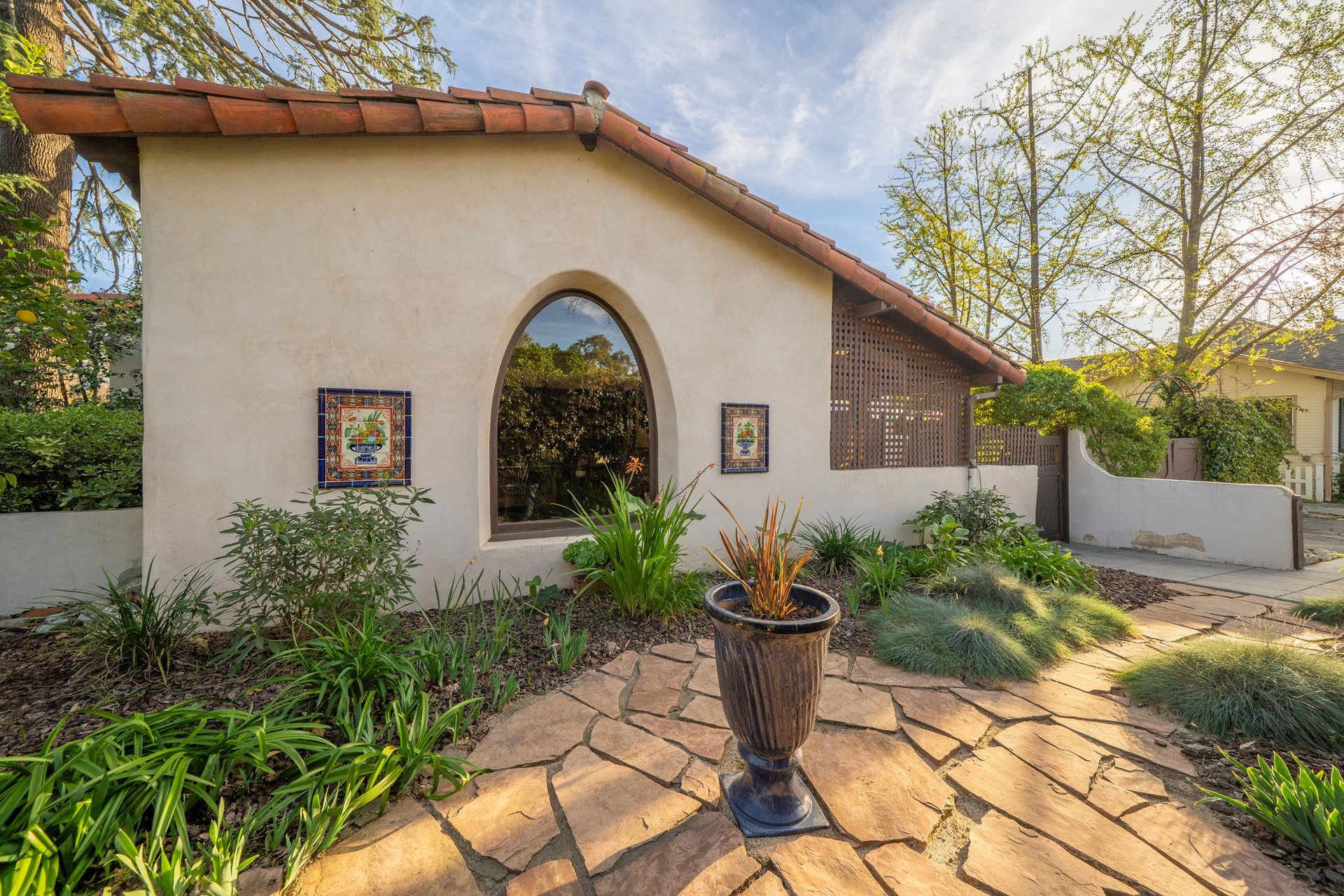 777 N Indian Hill