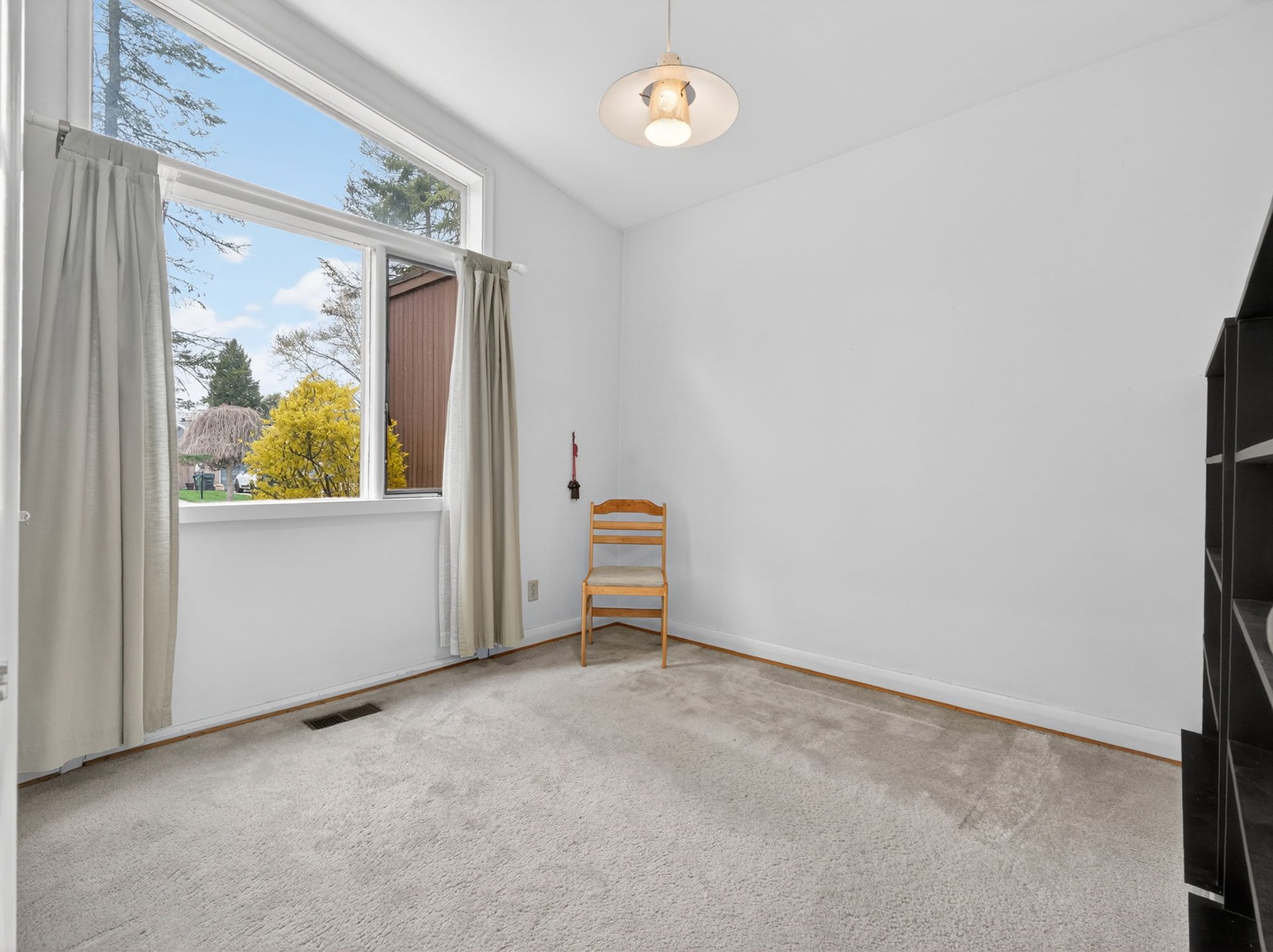 SOLD: Quiet Cul-De-Sac Residence