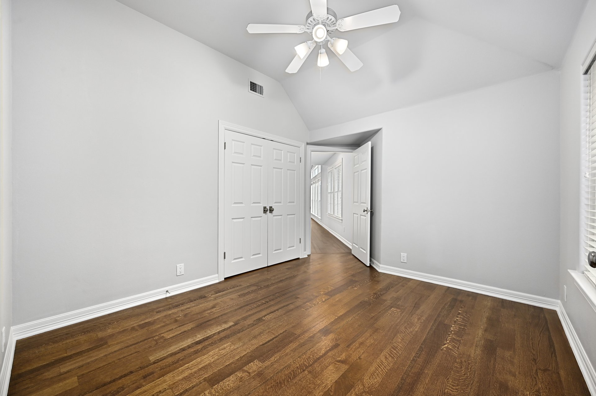 2704 Regents Park