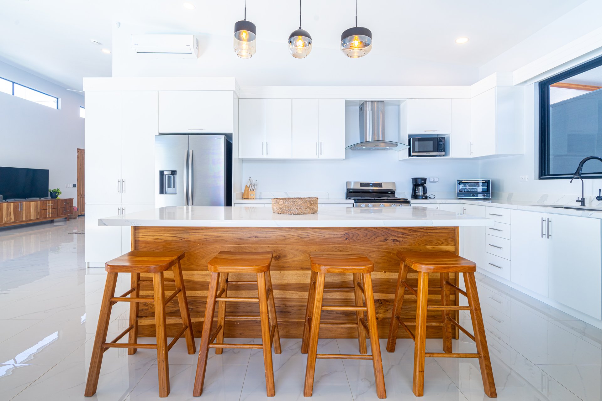 FIRE SALE!!!!! Immaculate New Build with Modern Design & Premium Features