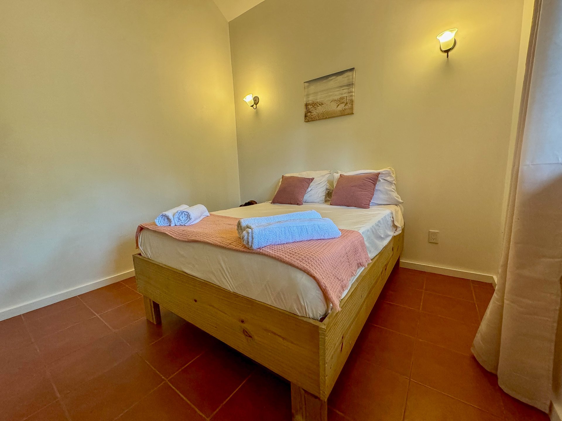 Contemporary 3-bed home surrounded by Uvita’s services and amenities but just a short stroll to tropical beaches