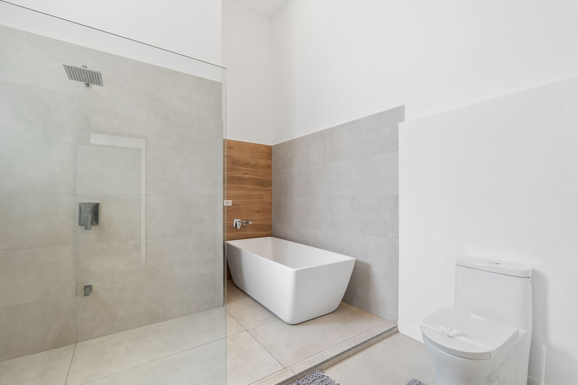 Castillo Blanco | Modern 4 Bedroom Home with Saltwater Pool – Walk to the Beach + Seller Financing Available
