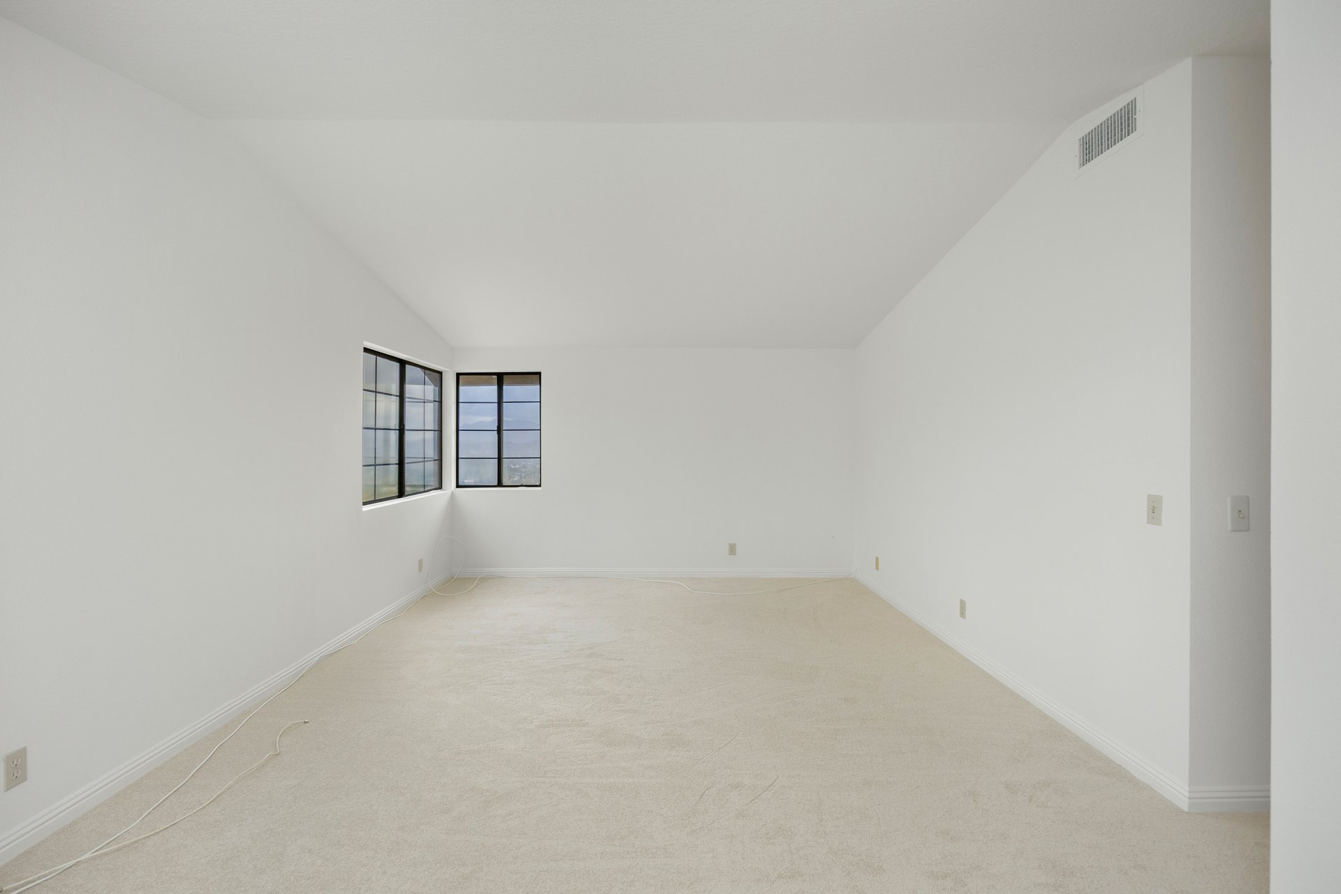 2736 Whitechapel Pl