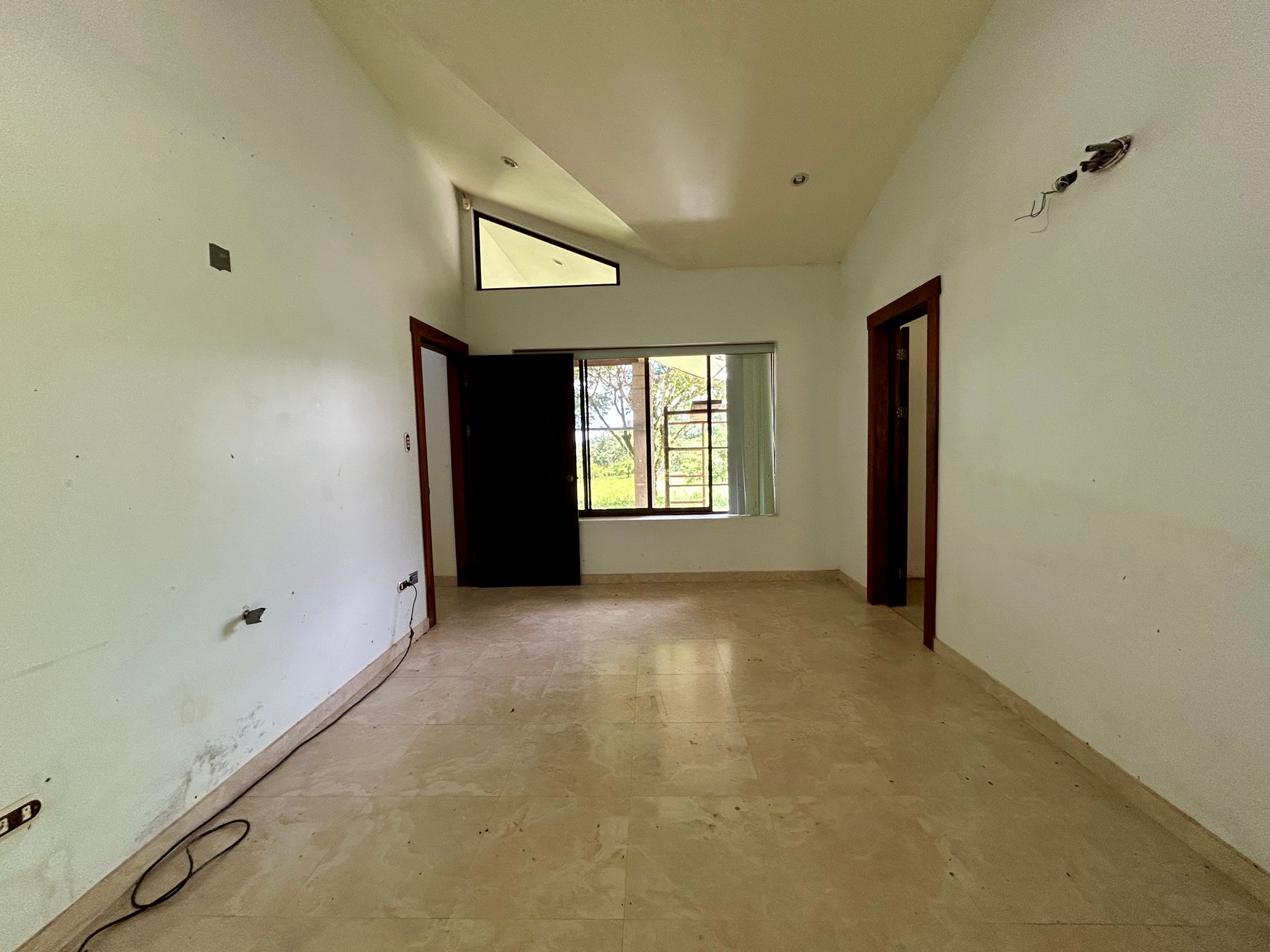 Fixer-Upper Home with an studio Office in Palmar Norte on a 7.58 Acres Property