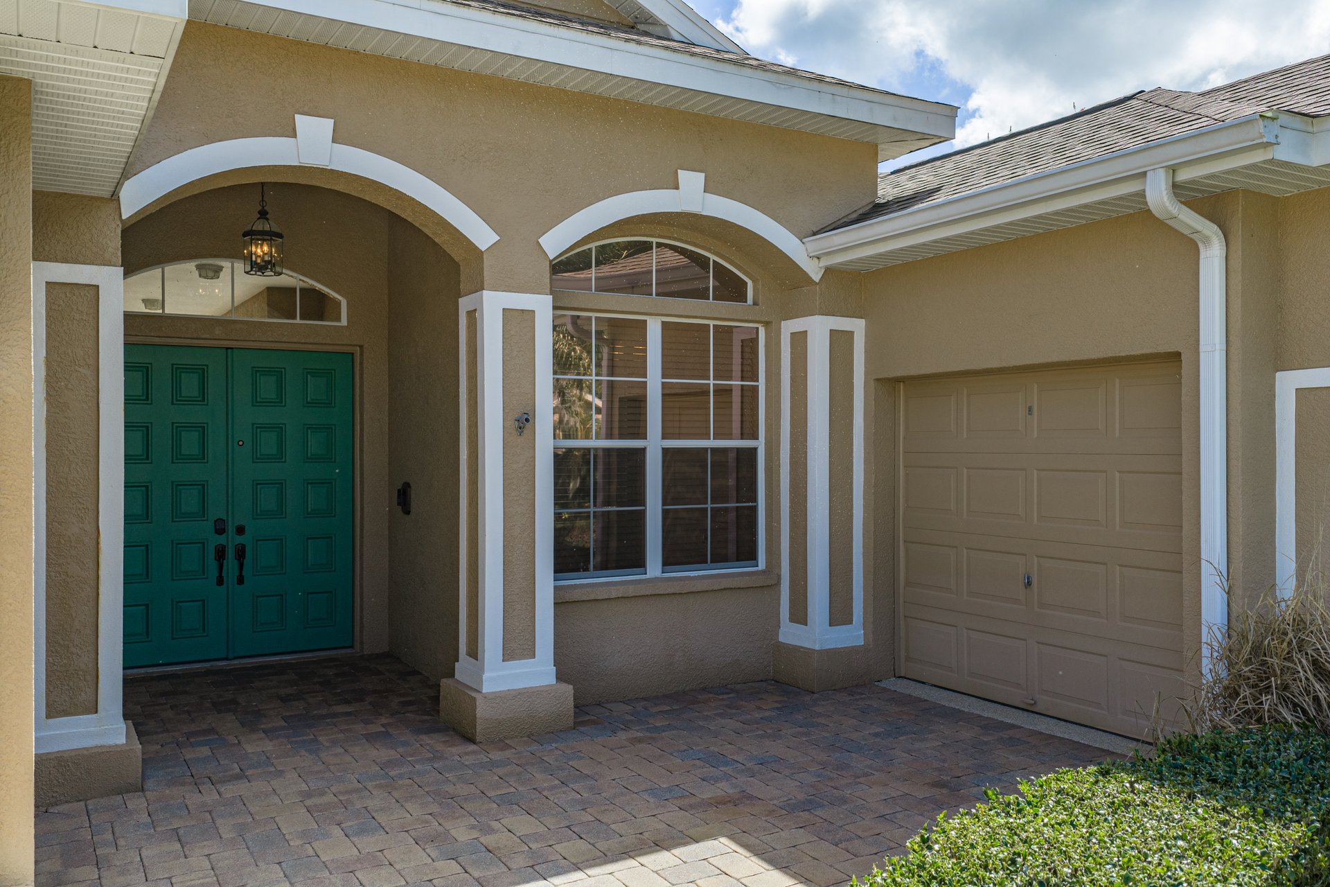 12231 WOODLANDS CIR