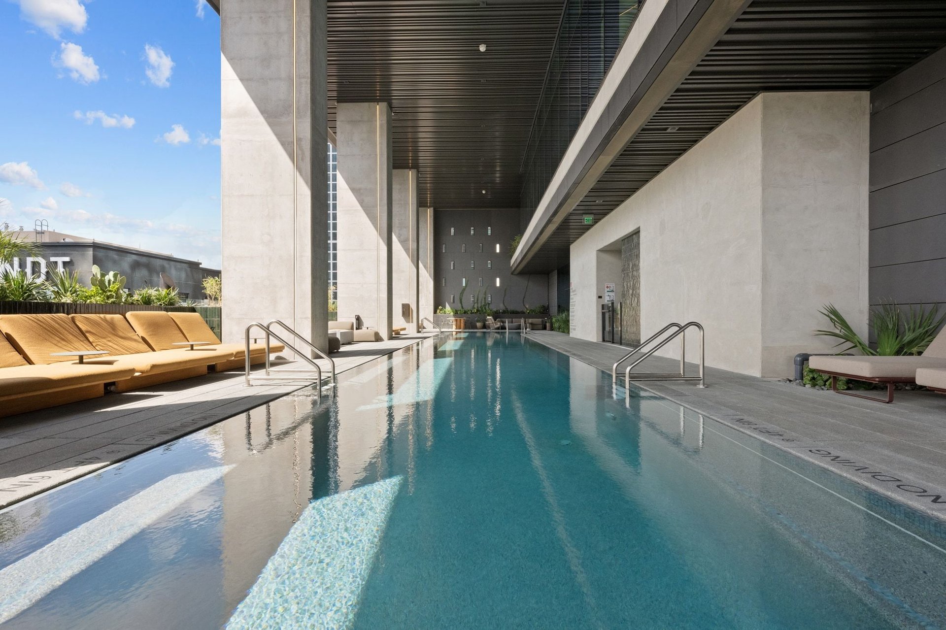 610 Davis Street #3902
