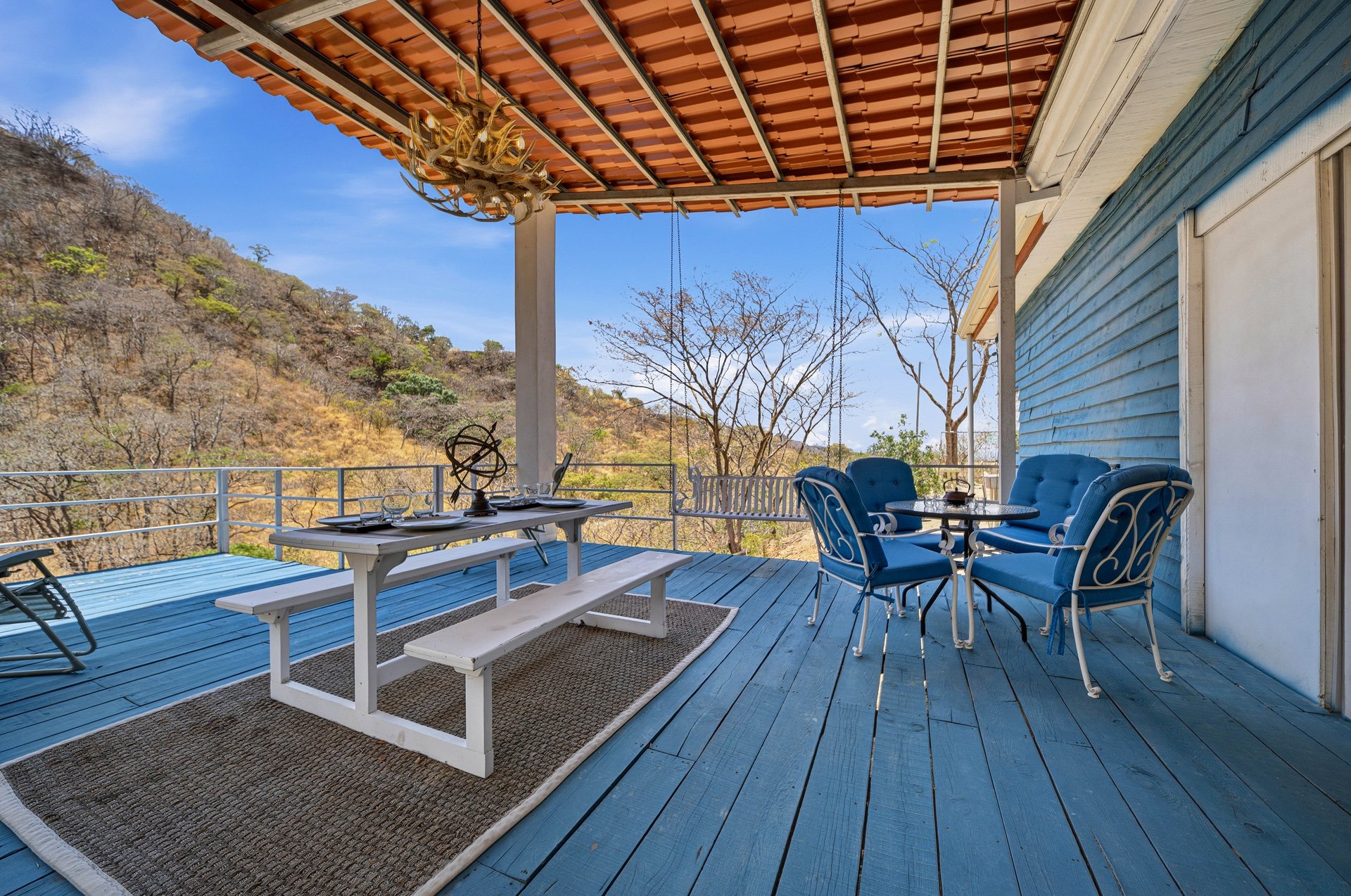 Finca Las Ventanas | Expansive Mountain View Estate Near Potrero