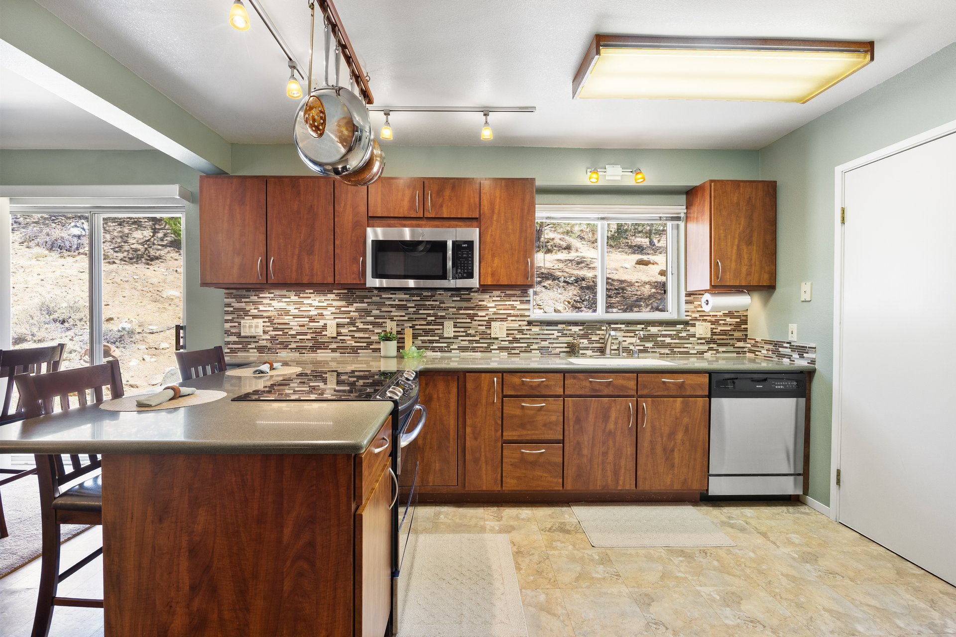 Panoramic Mountain Views in West Golden Hills — 21725 Mountain Drive, Tehachapi