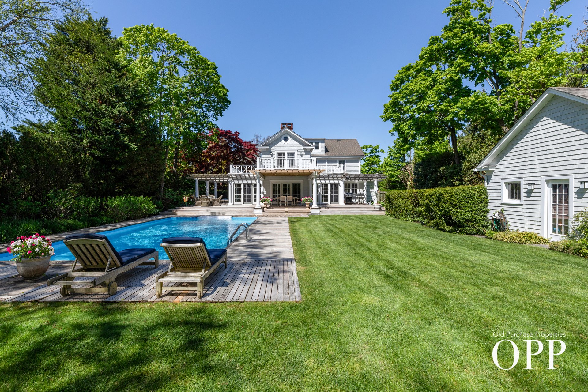 A Classic Residence in the Estate Section