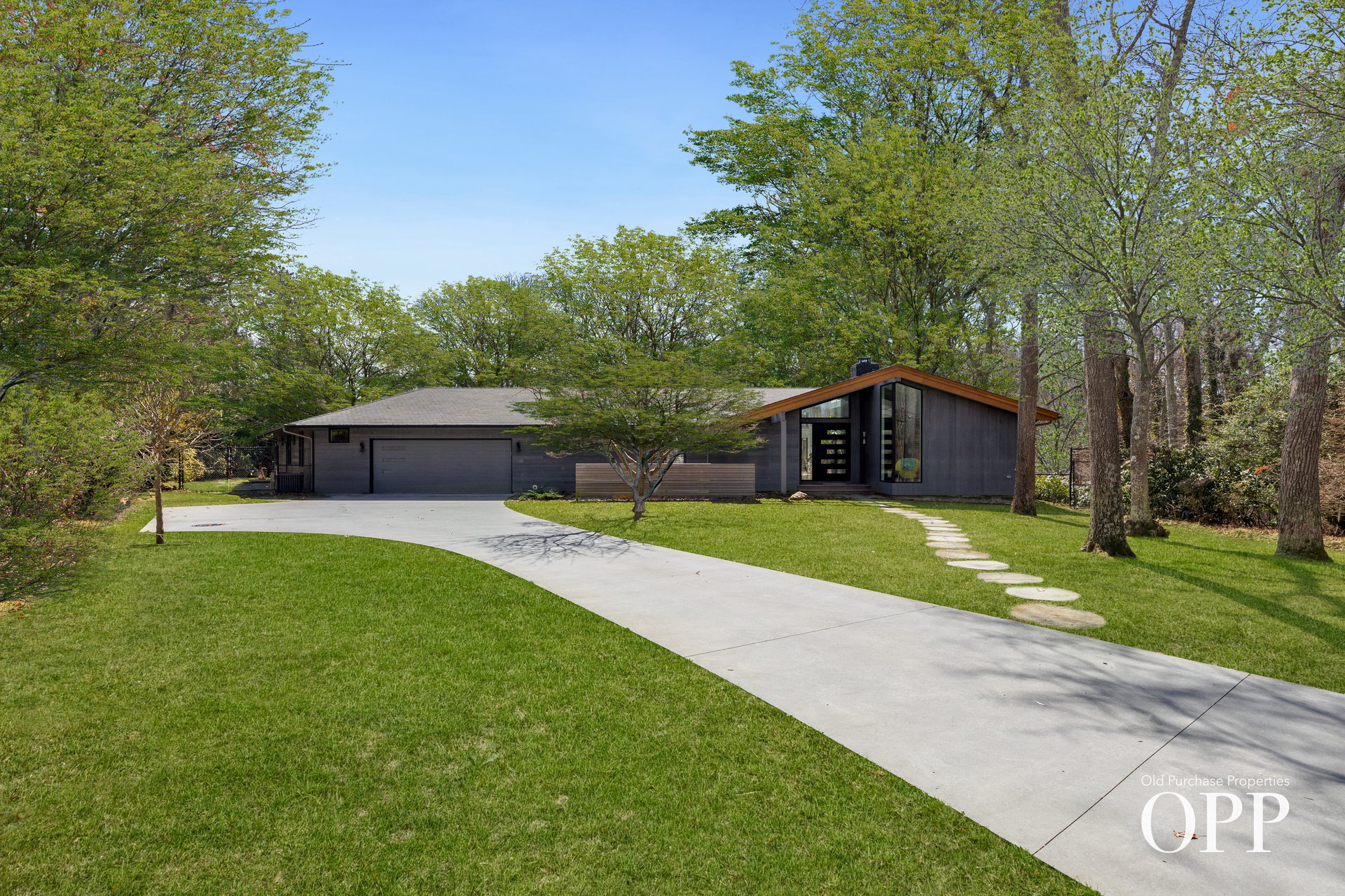 Mid-Century Modern Escape in South Bellport Village