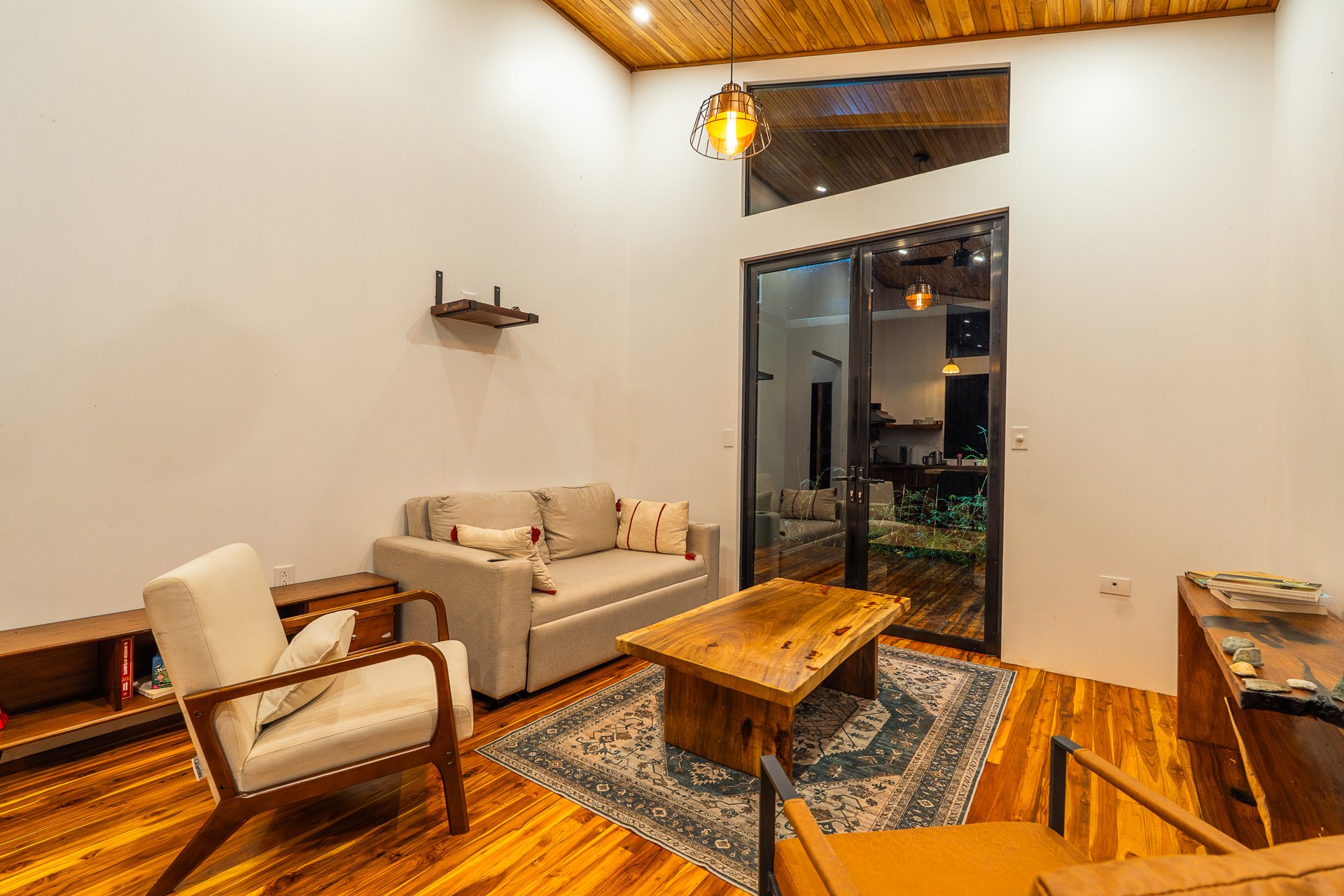 Costa Rica Mountain Retreat – 1.8 ha with Luxury Cabin, Private Lake & Riverfront