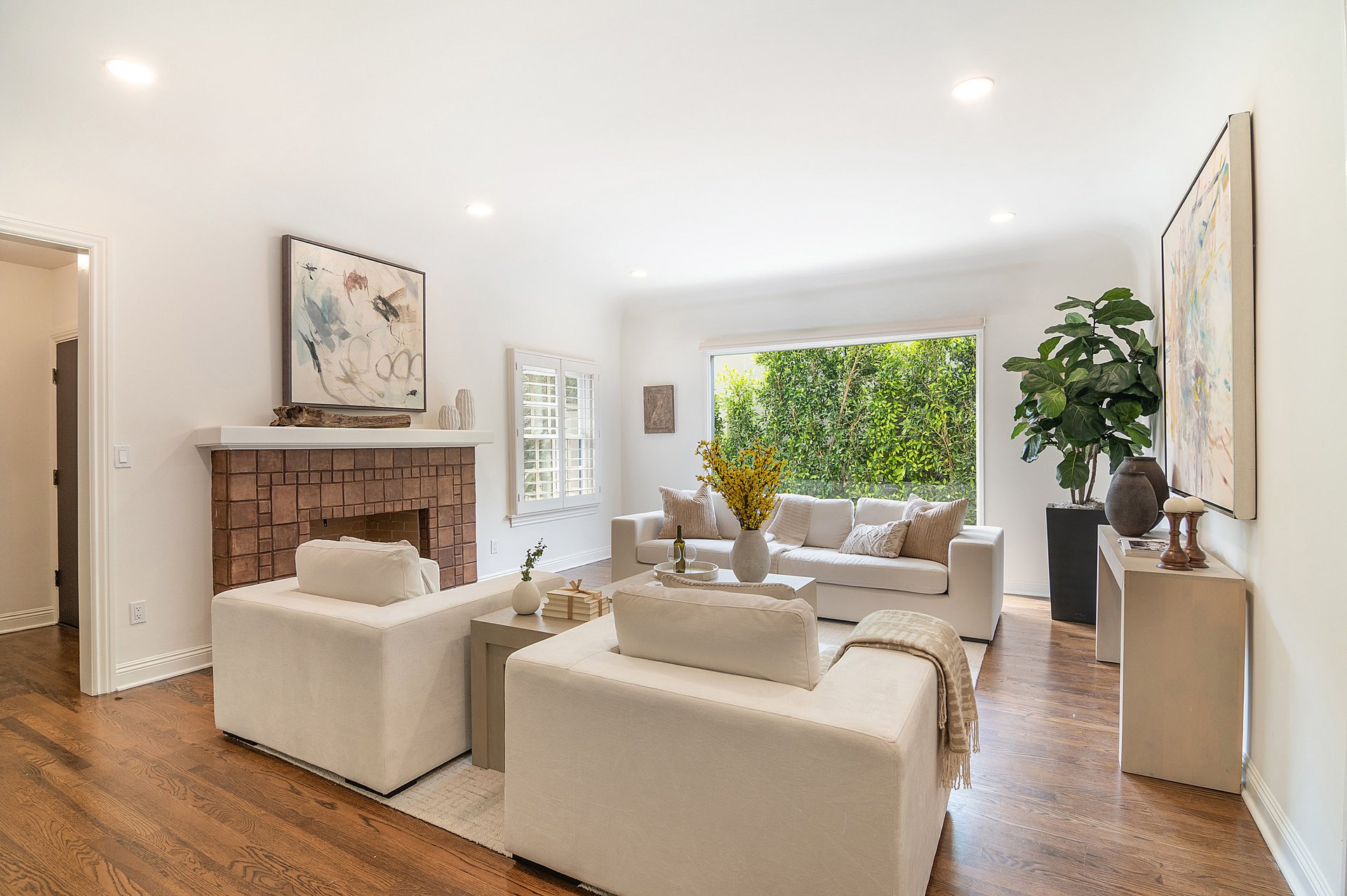 607 Lillian Way