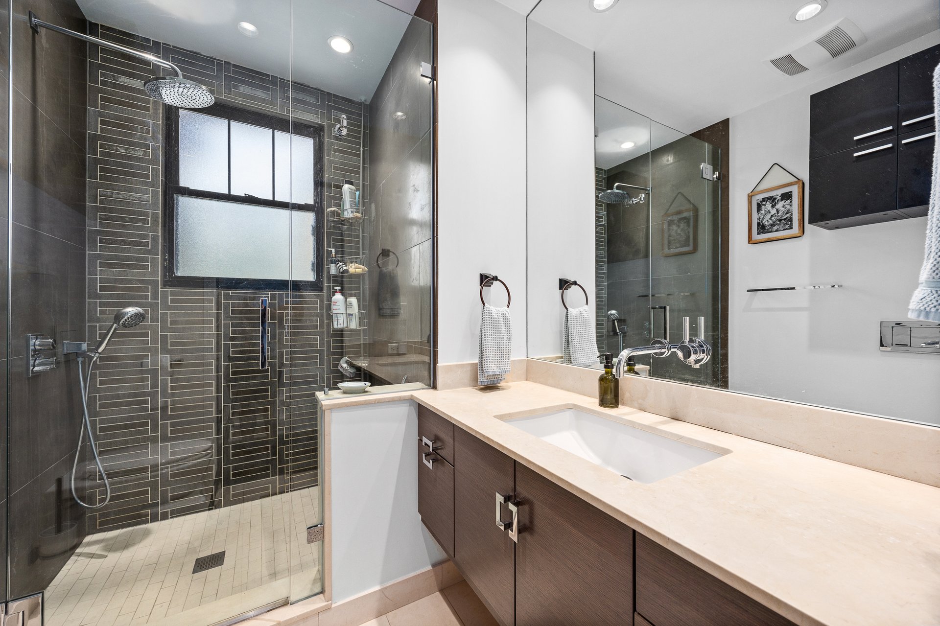 7631 N Eastlake Terrace Unit: 2A-3A