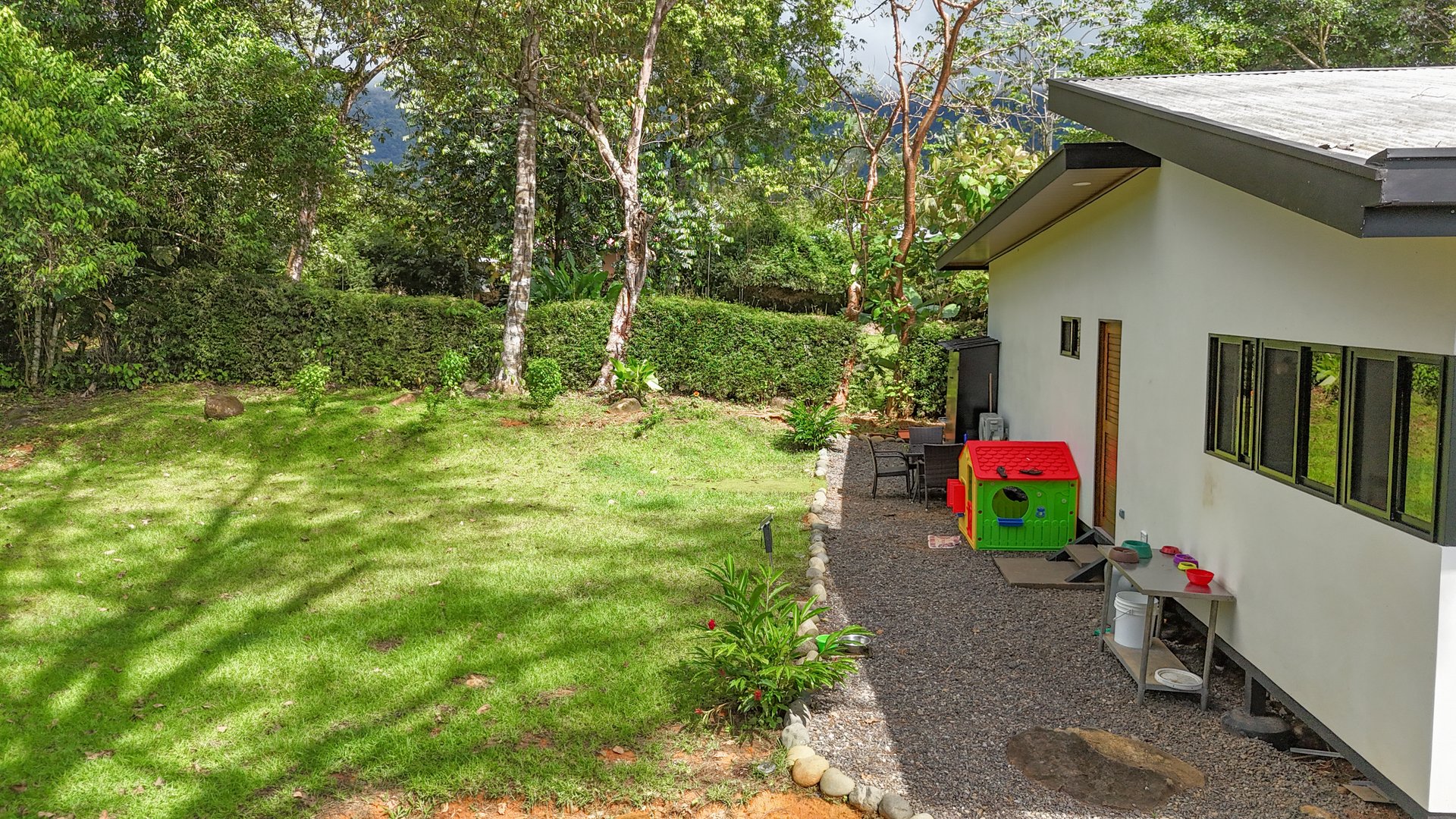 Charming 2-Bedroom Home in the Heart of Ojochal – Privacy, Convenience, and Opportunity Await!