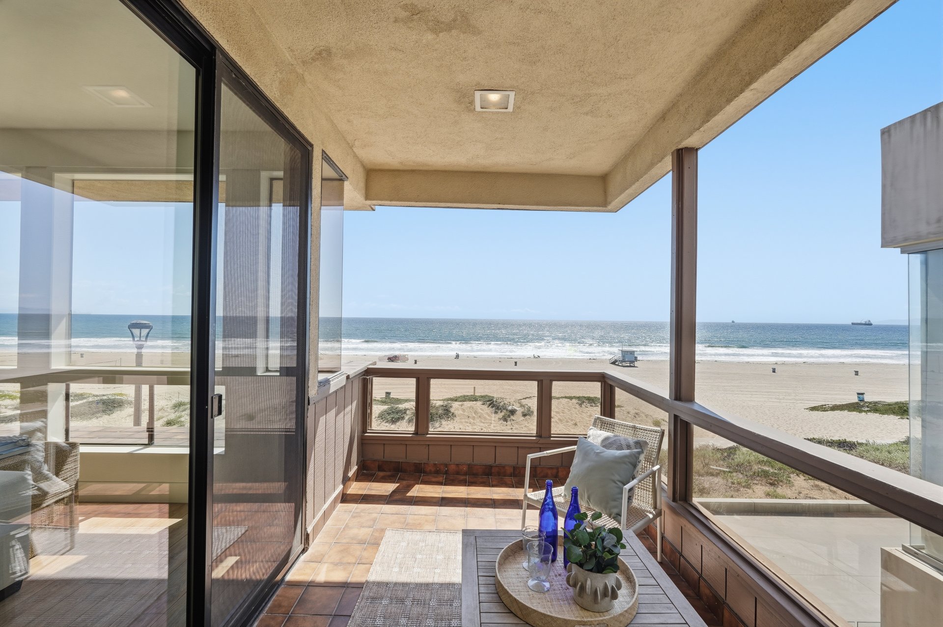 2516 The Strand