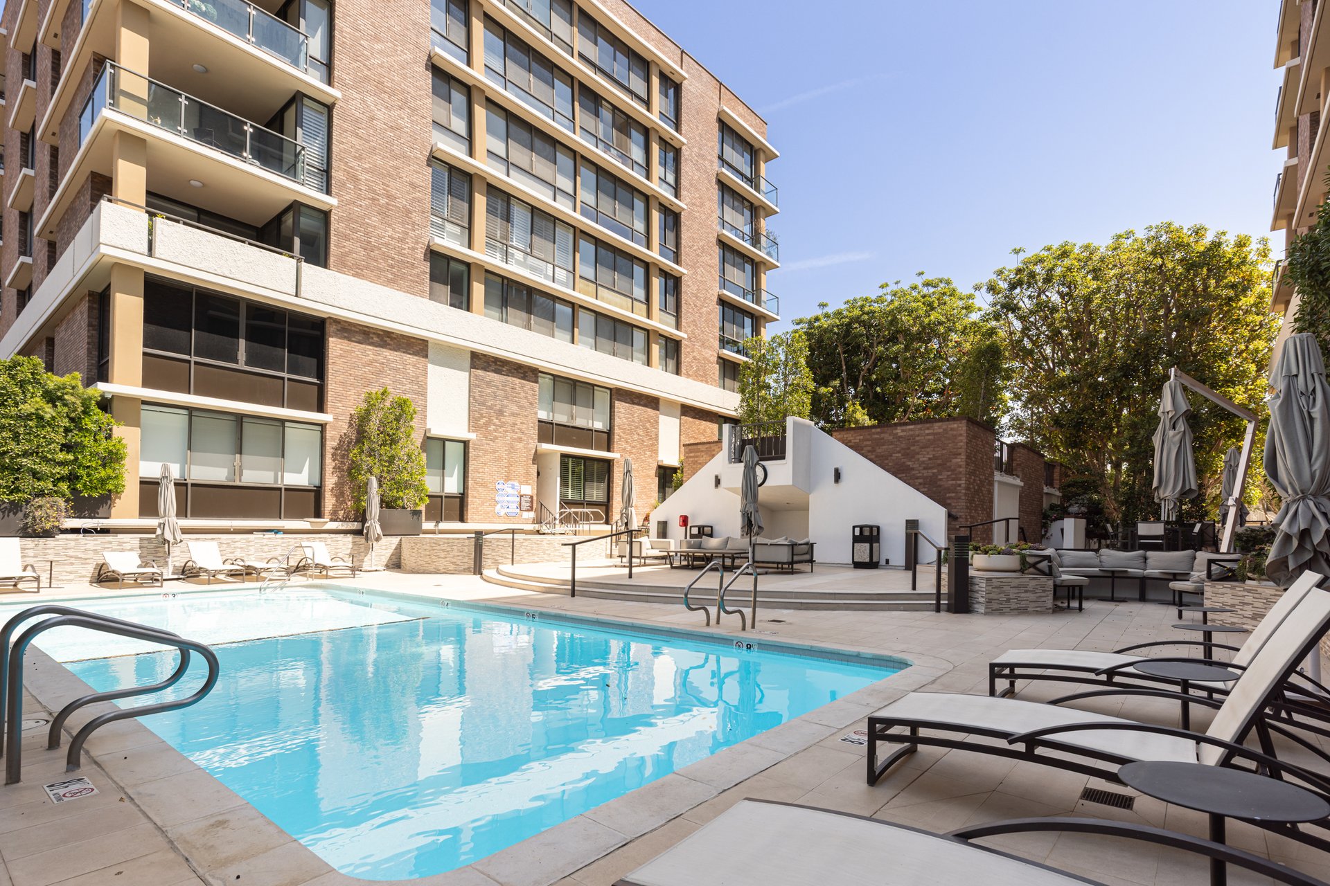 211 South Spalding Dr #305N, Beverly Hills