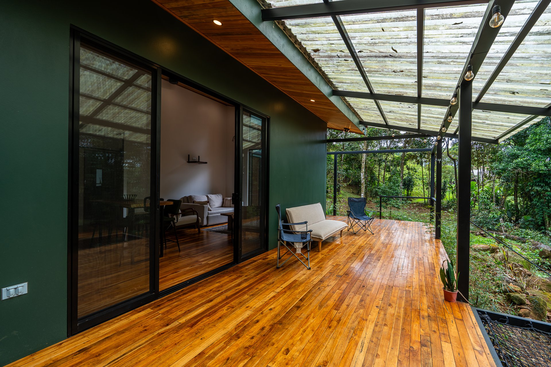 Costa Rica Mountain Retreat – 1.8 ha with Luxury Cabin, Private Lake & Riverfront
