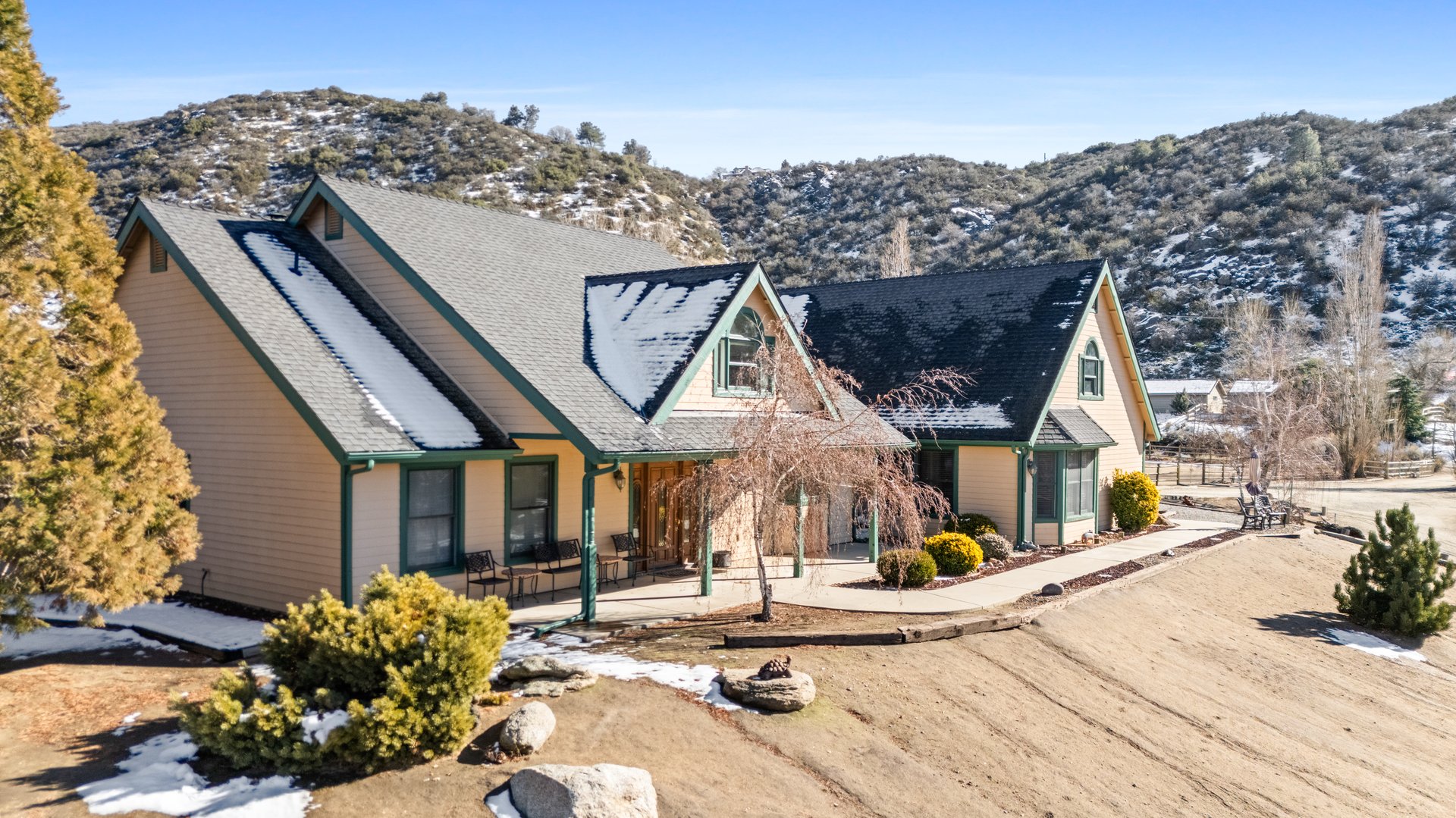 Equestrian Estate in Bear Valley Springs: 25820 Skyline Drive
