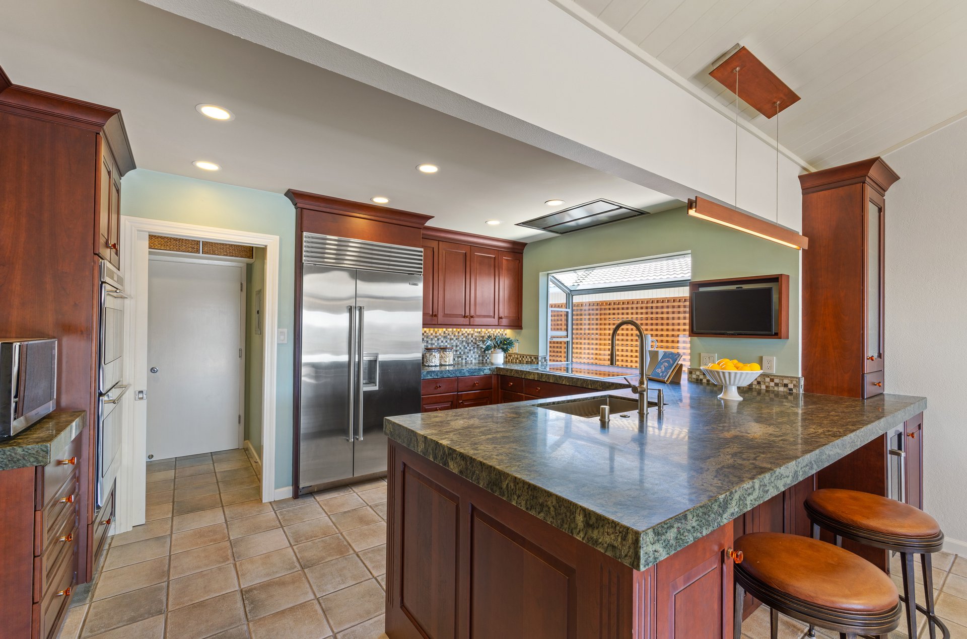 Sunny View Residence in Peacock Gap