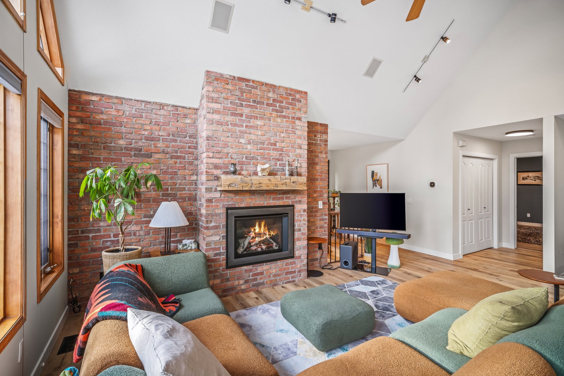 108 Lougheed Circle