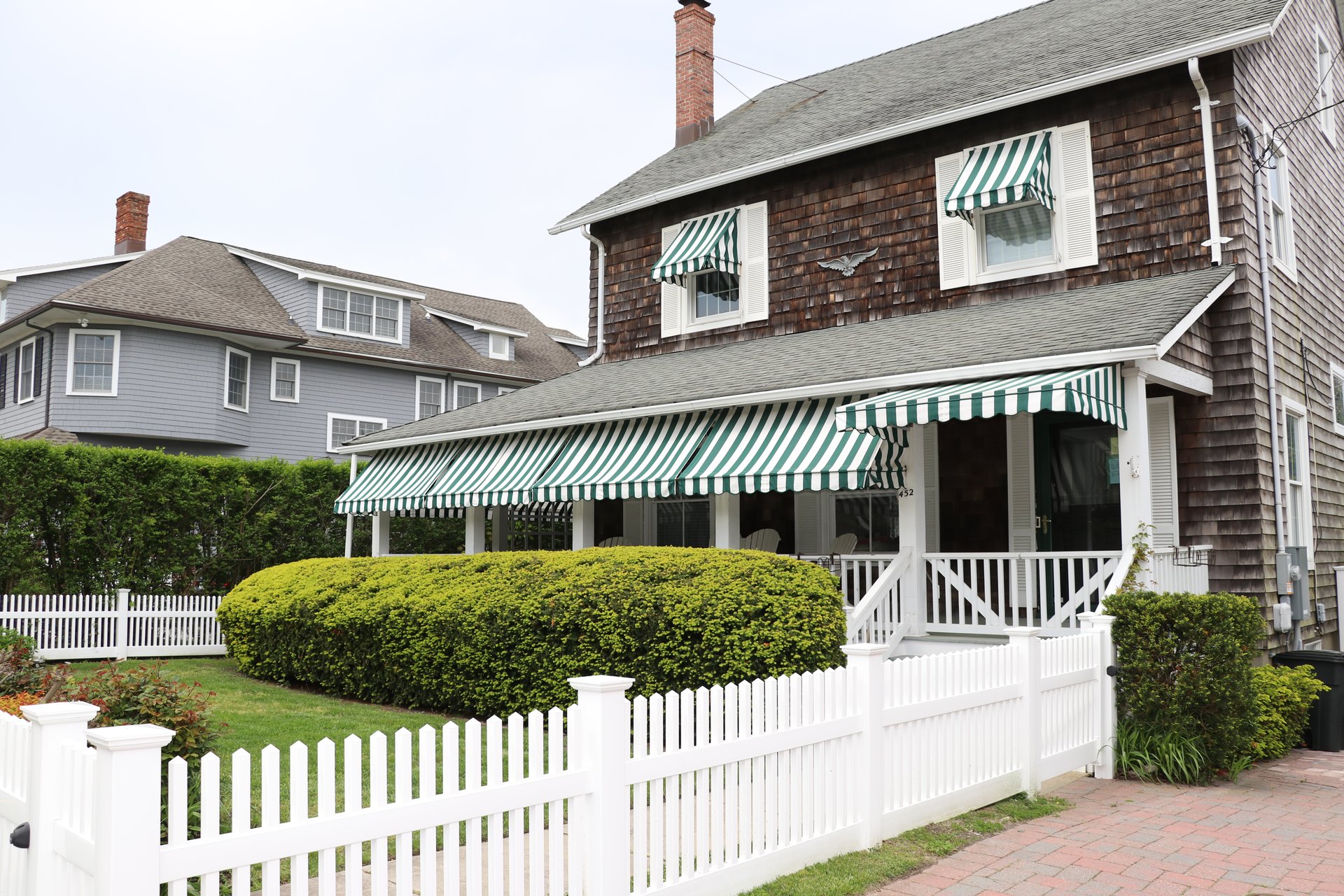 A Classic Bay Header with a Pool House