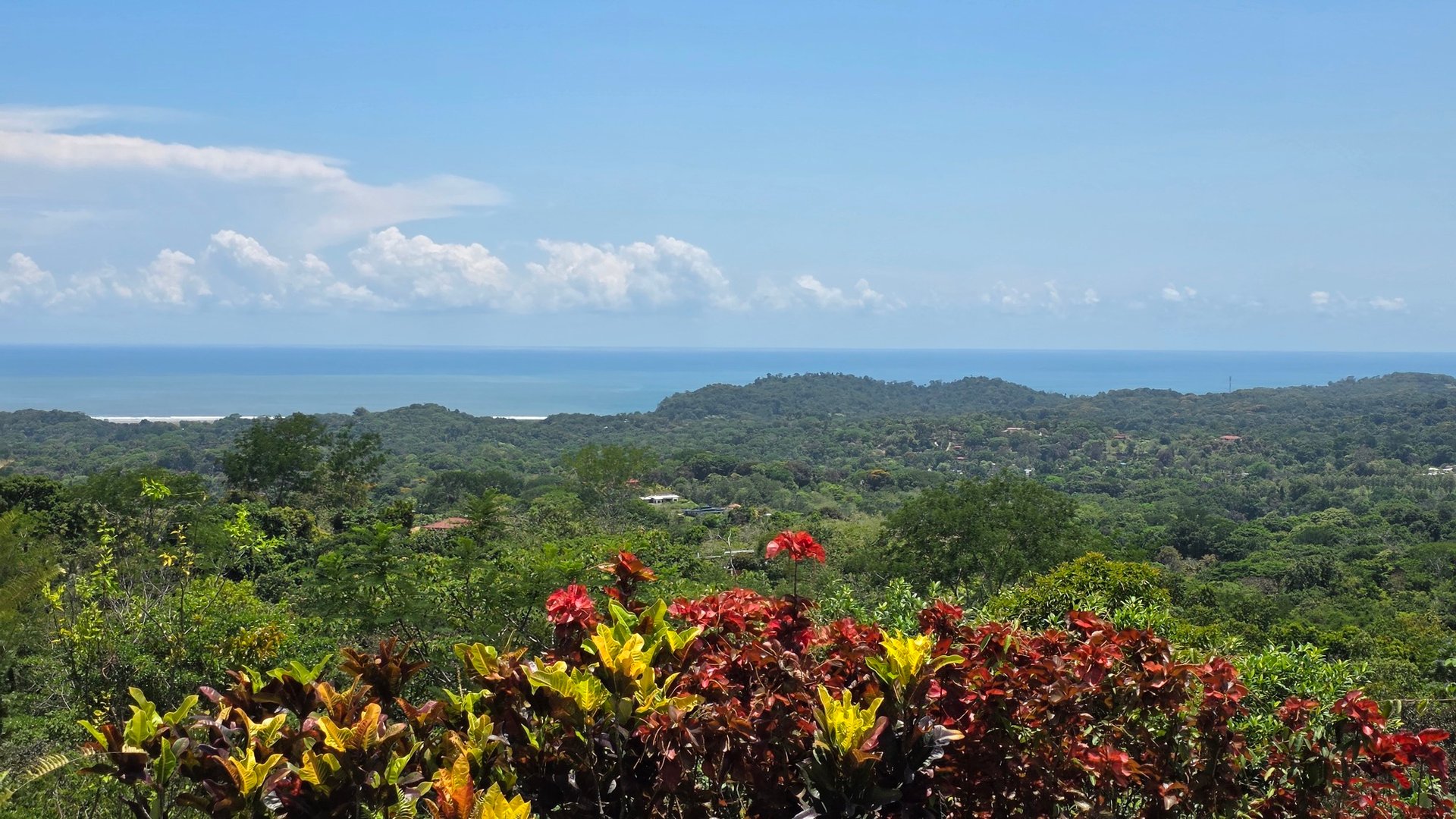 Ojochateau - Rare Ocean & Mountain View 4BR Home in Costa Rica