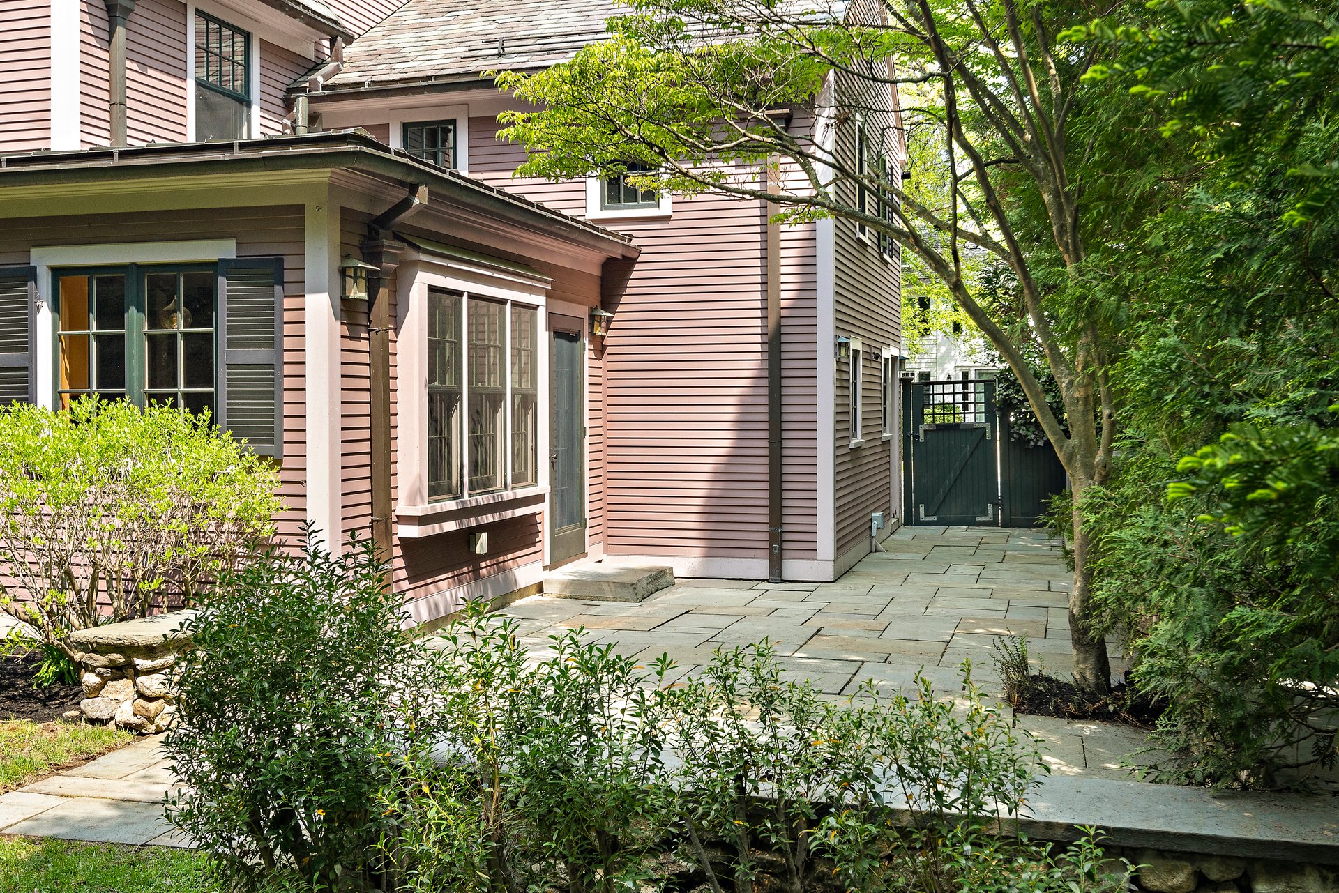 106 Coolidge Hl