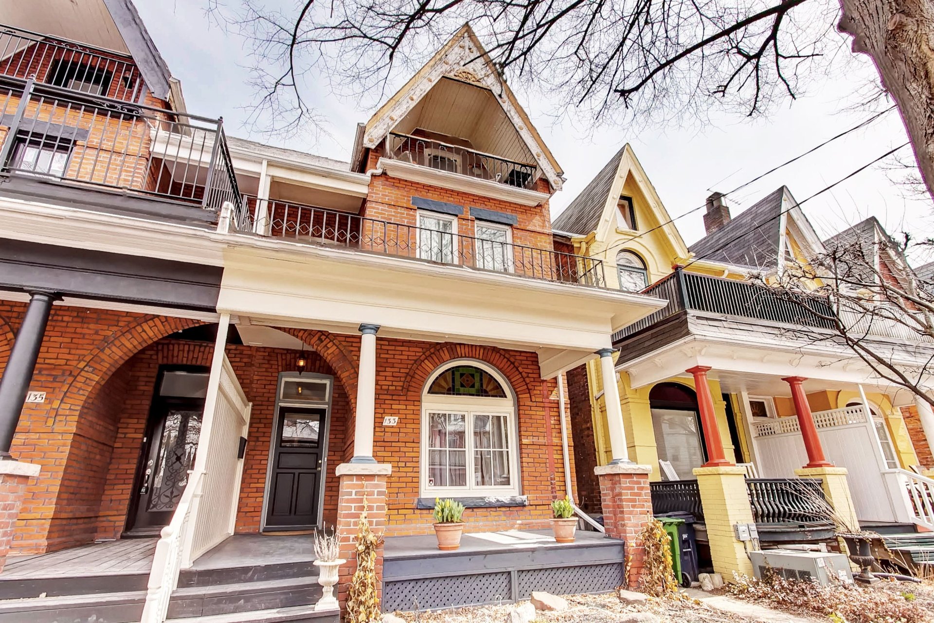 133 Macdonell Ave