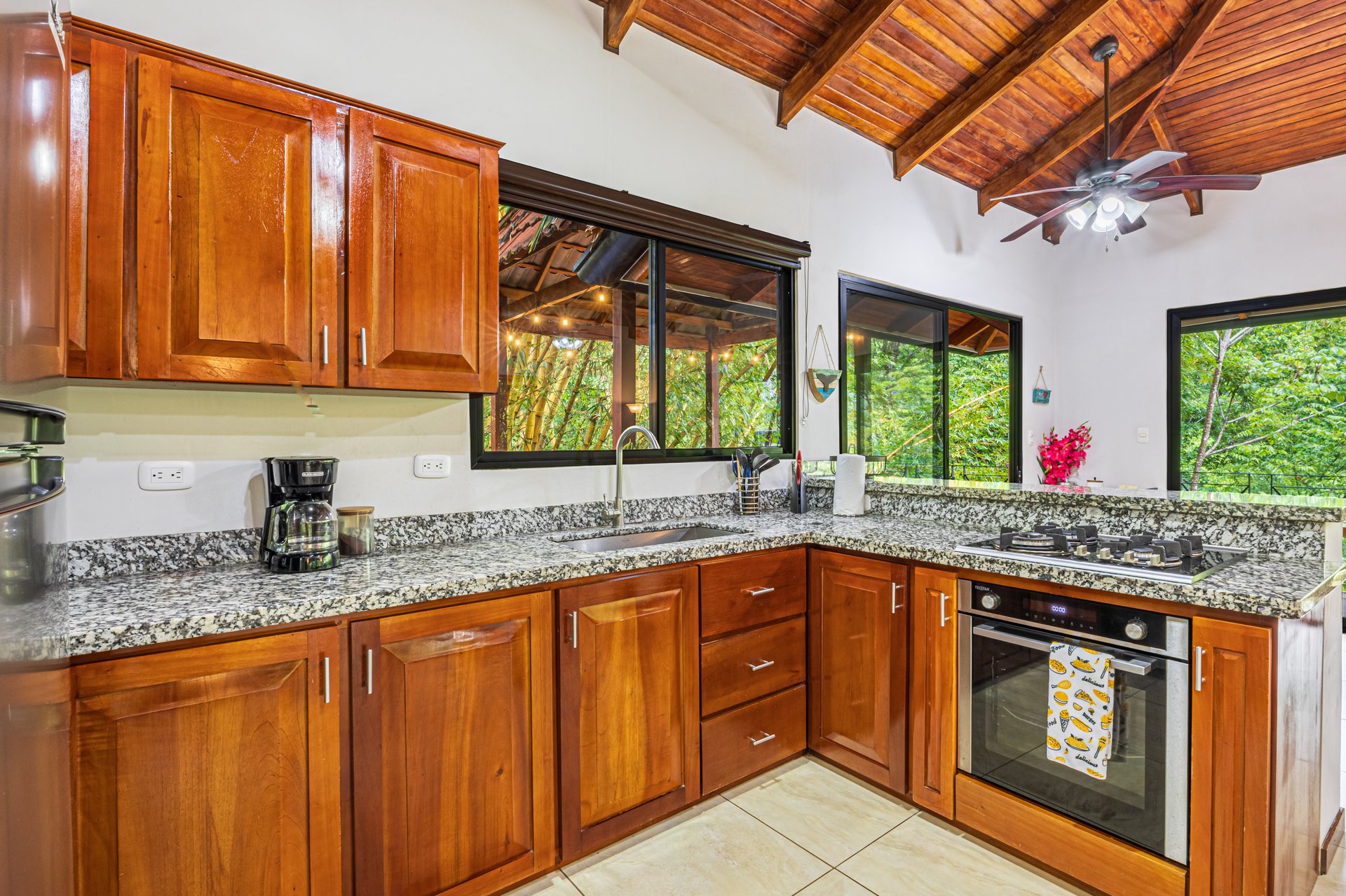 Tropical Villa in Canto del Mar | Walk to Dominicalito Beach
