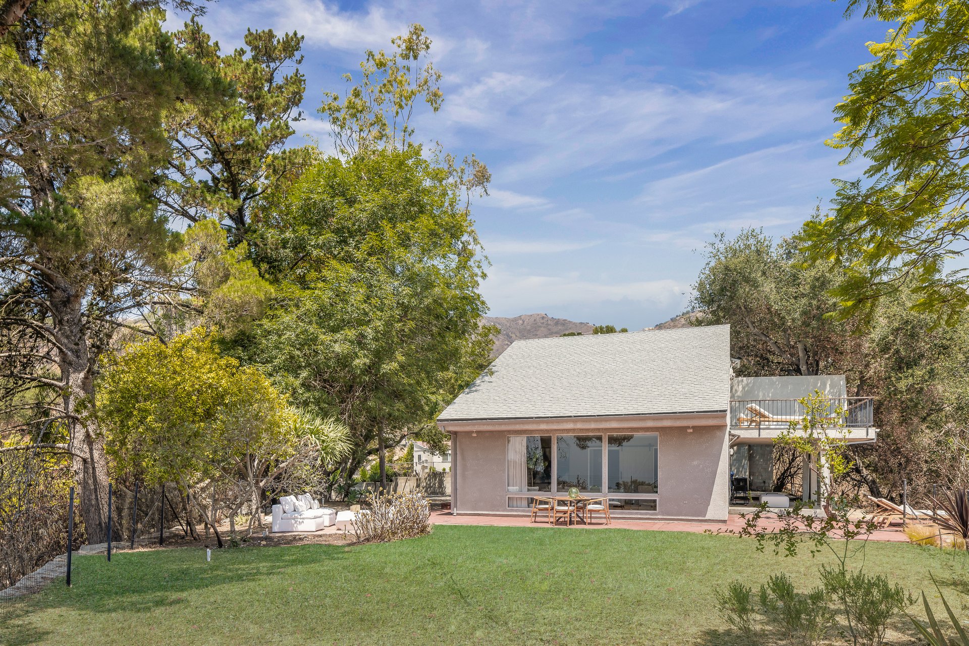 2370 Live Oak Meadows Rd