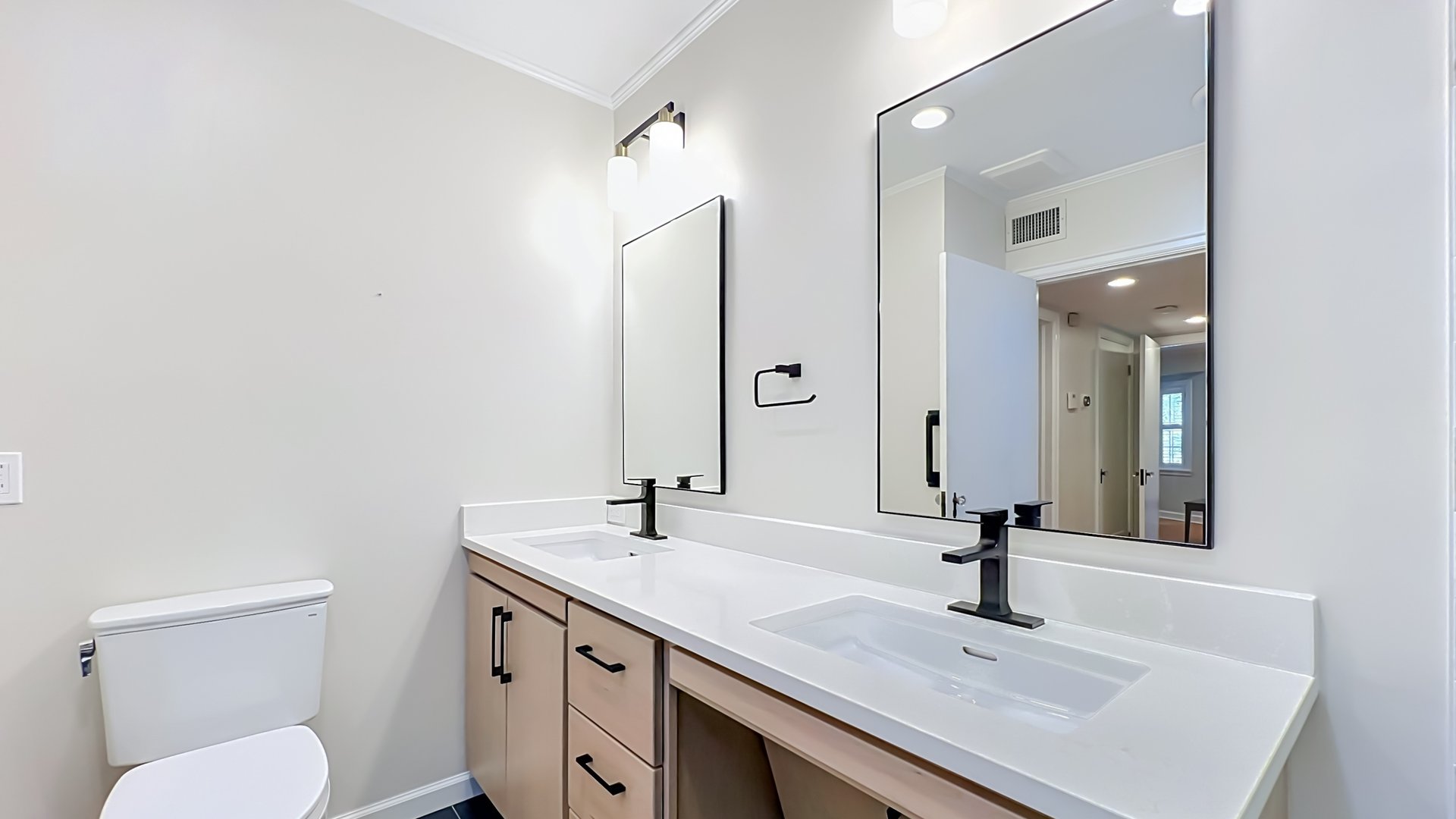 Three-Bedroom Two-Bathroom Bungalow in Orlando's Beverly Shores
