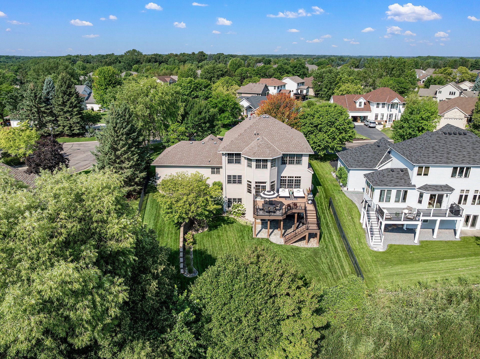 Walkout 2-Story Overlooking the Elm Creek Park Reserve