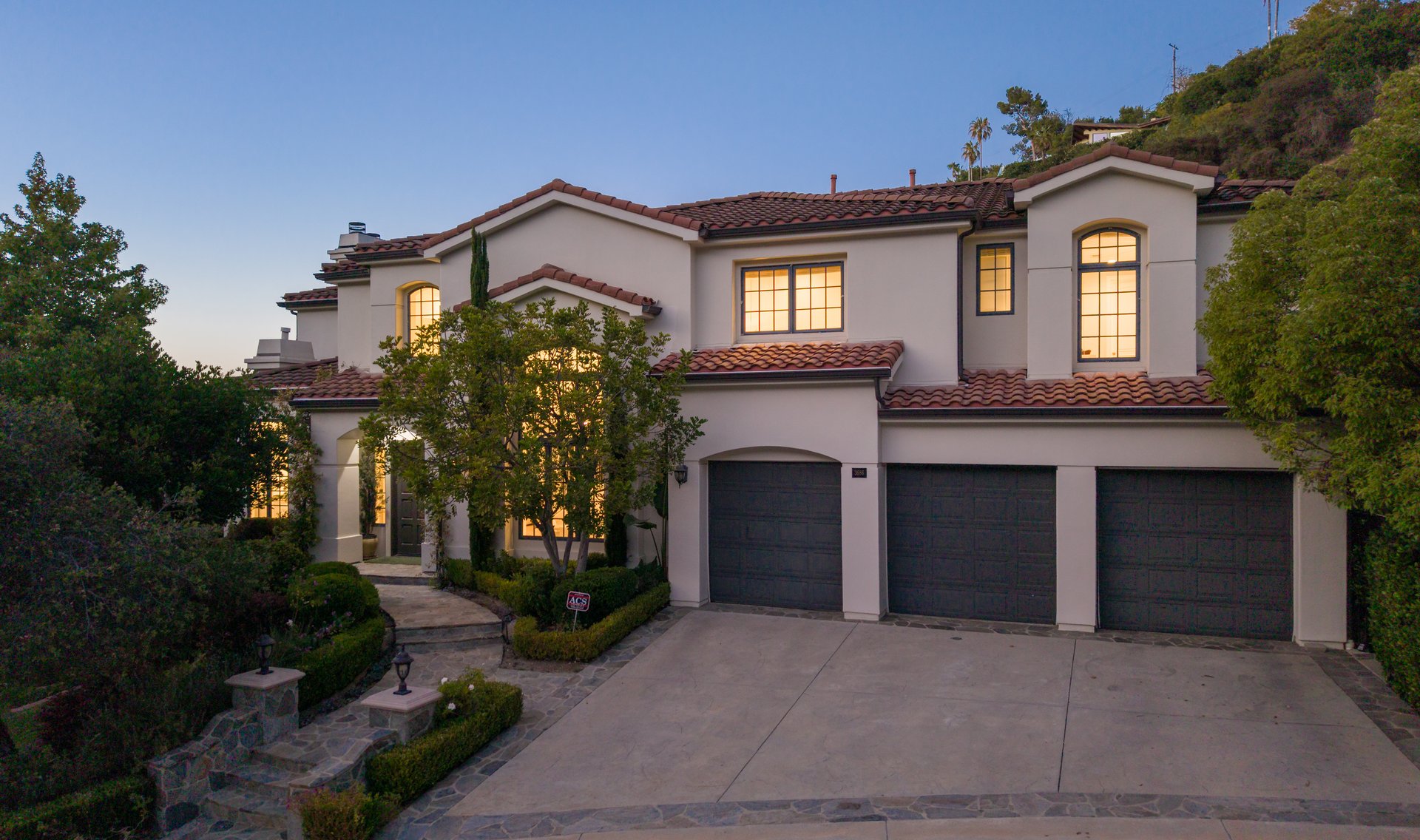 3686 Benedict Canyon Ln, Sherman Oaks 