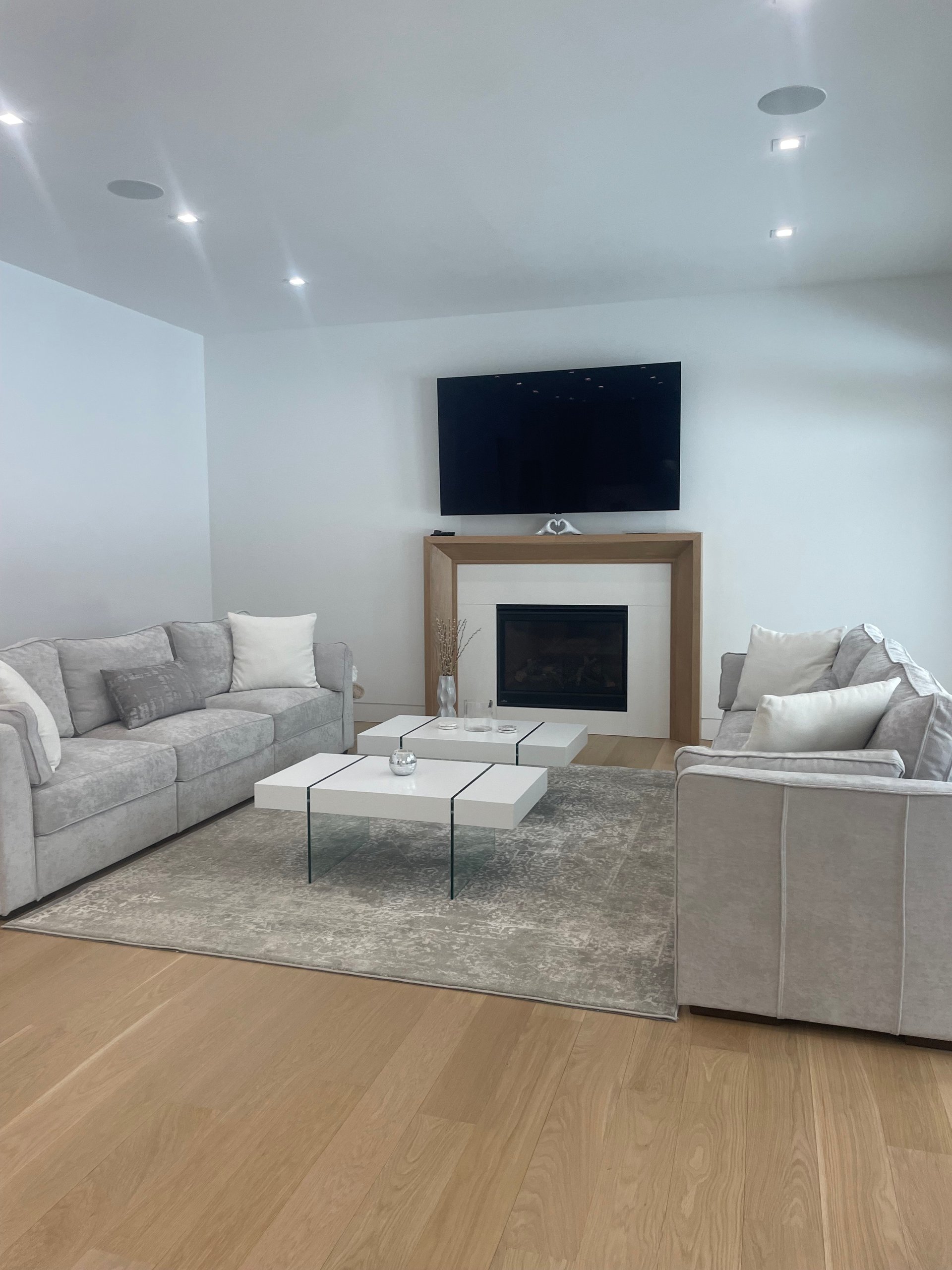 8 Red Creek Cir, Hampton Bays, NY