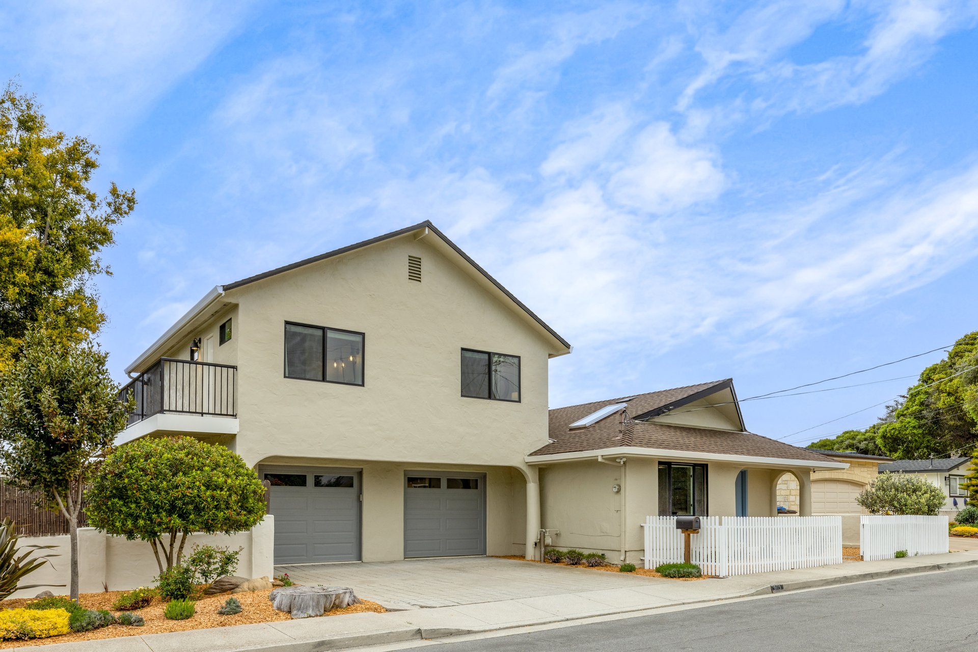 Monterey Sunbelt Living - 303 Del Robles Ave