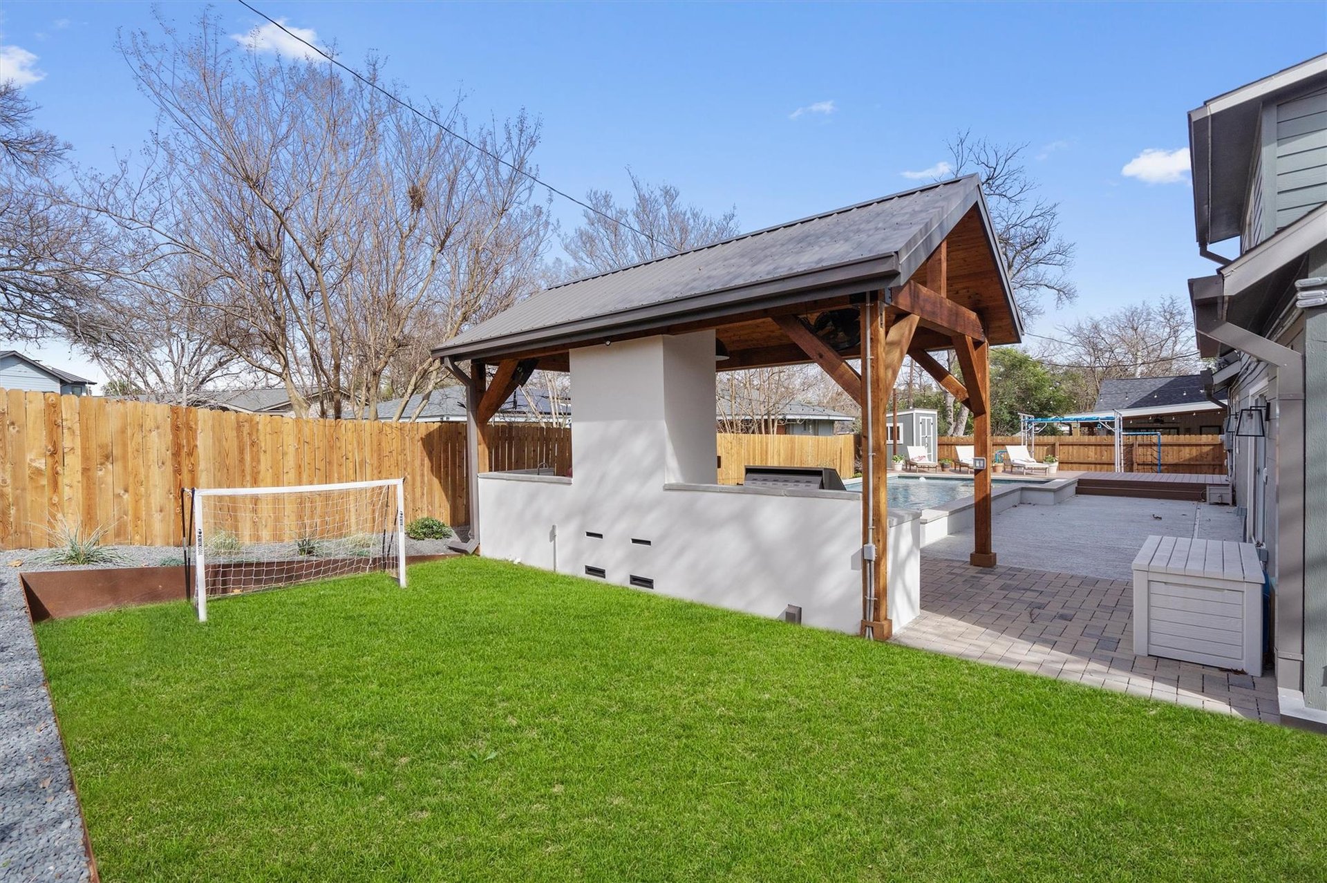 3106 Carlisle Dr