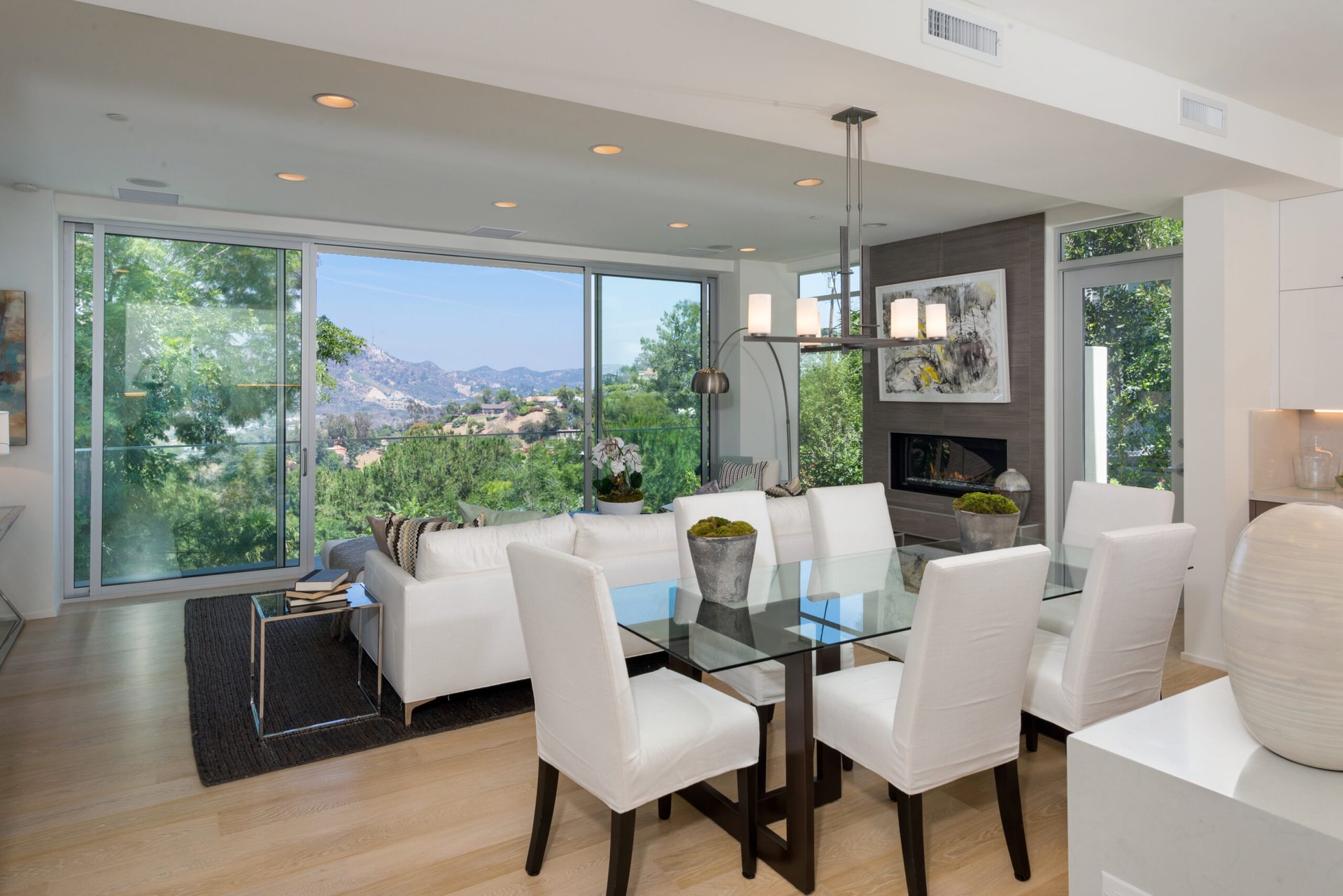 7350 Pacific View Dr