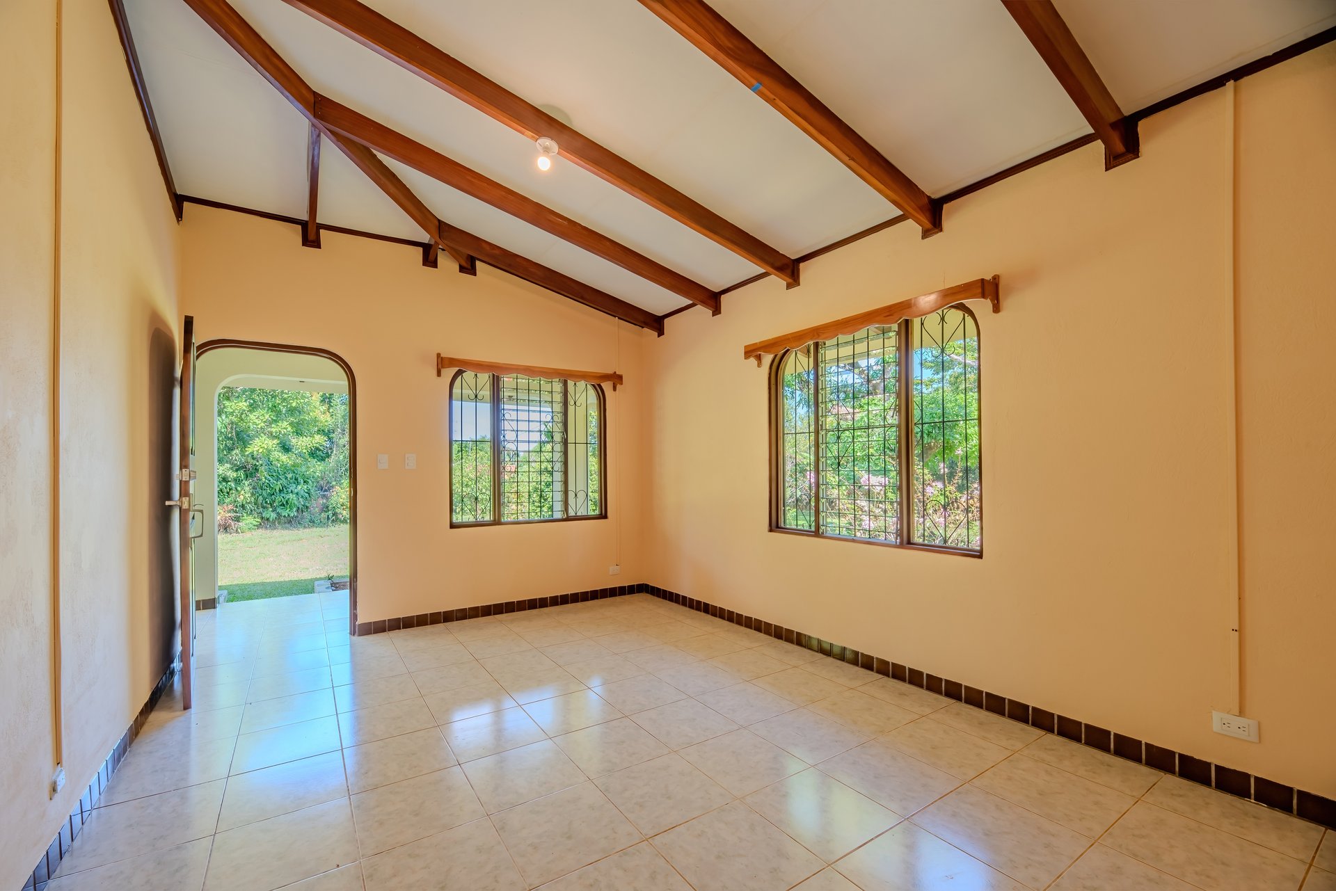 Vista Serena, beautiful House surrounded by nature in Villa Nueva de Quepos