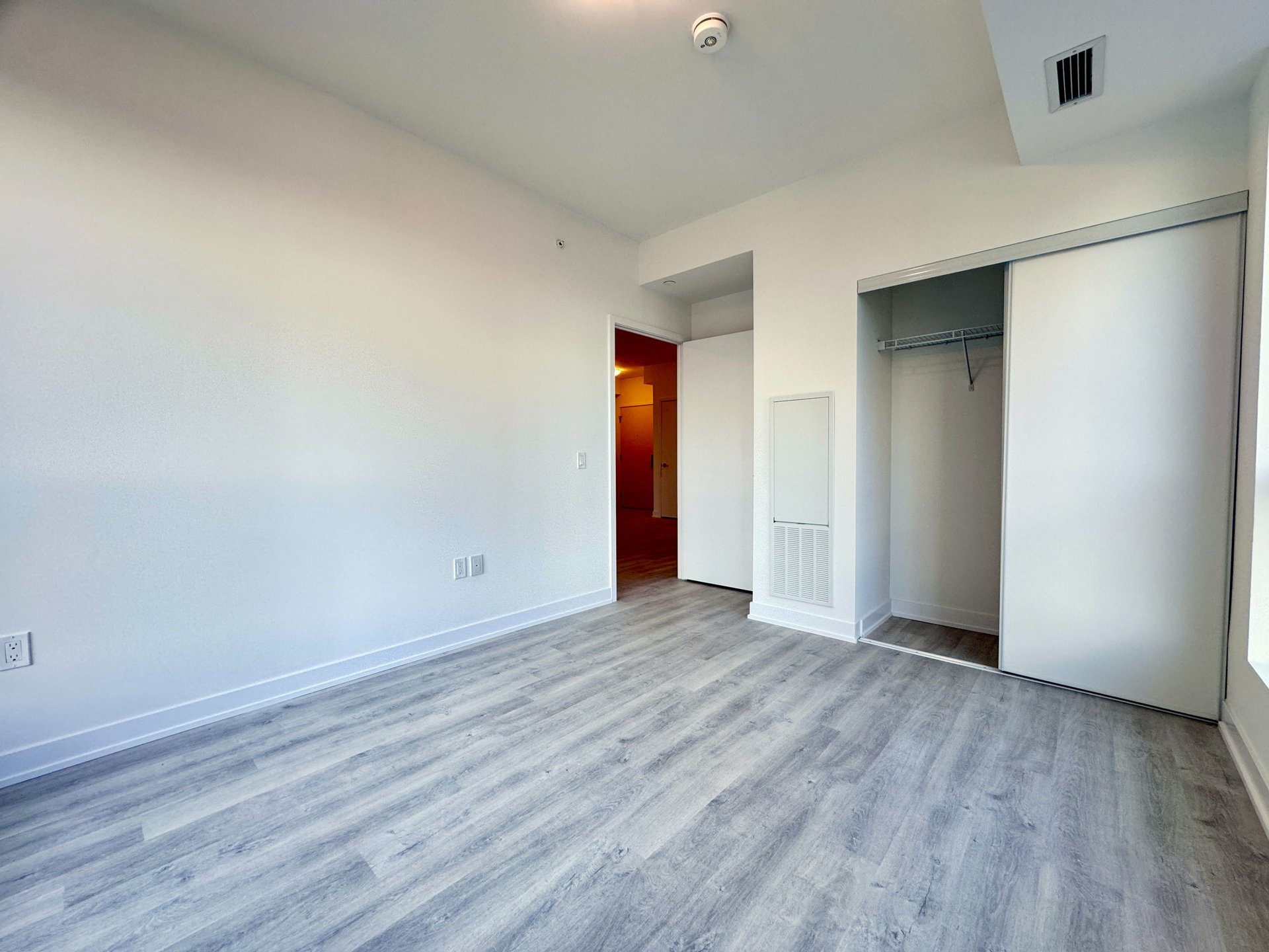 15 Richardson Street 823, Toronto C08 Unit: 823