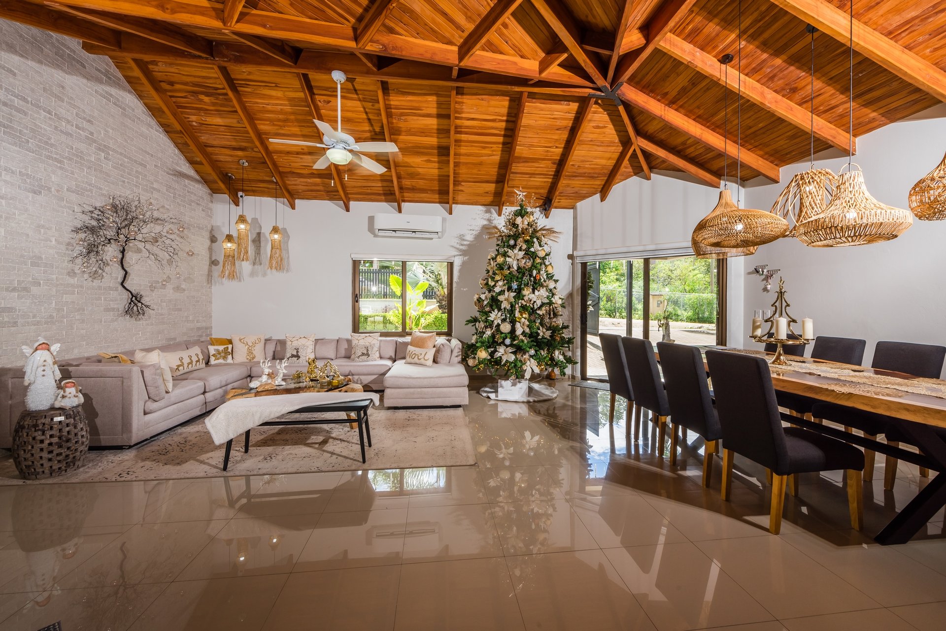 Casa Cielo | Luxurious Multifunctional Estate with Main House, Apartments, and Pool in Guanacaste!