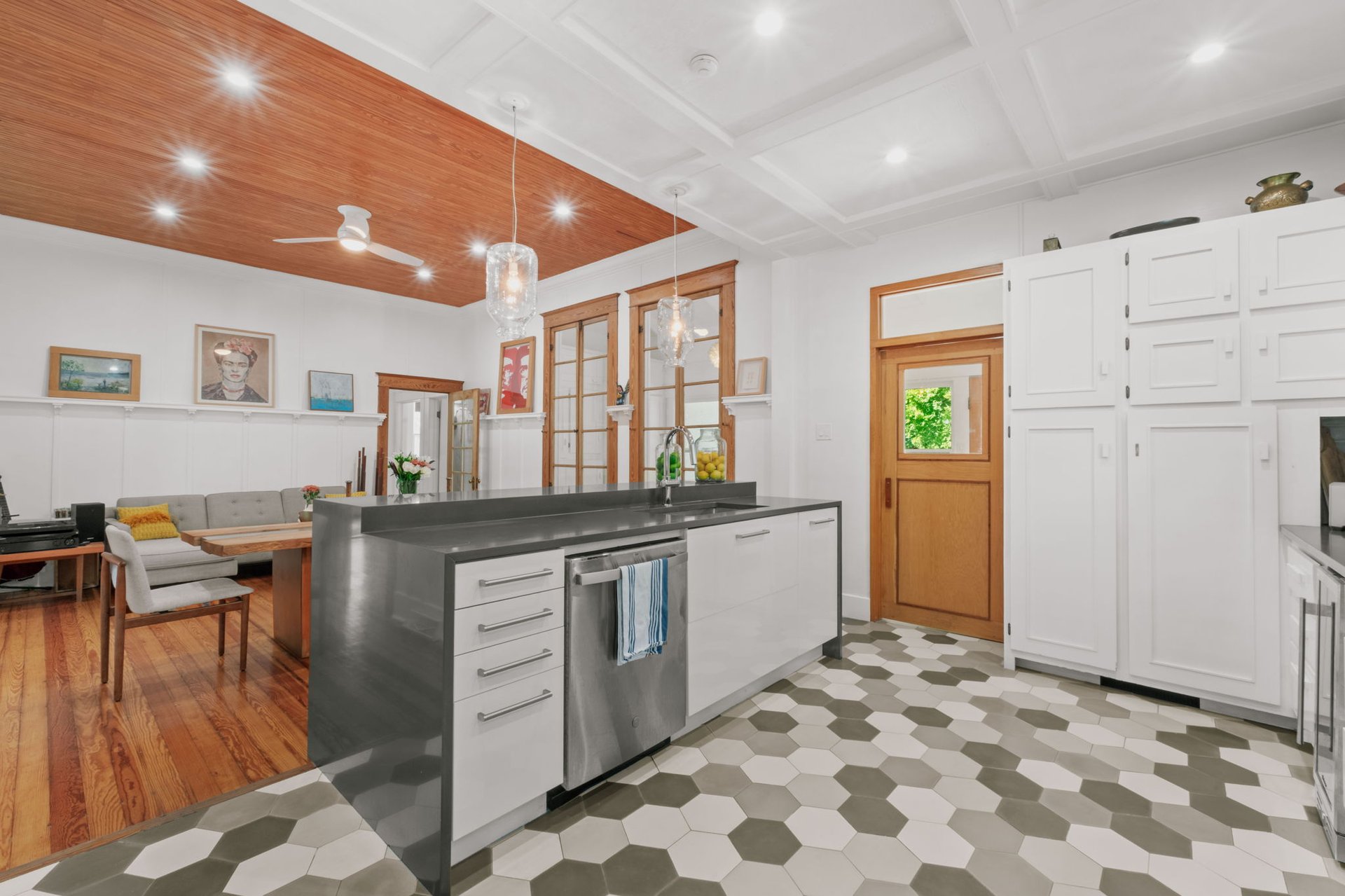 825 East Guenther Street