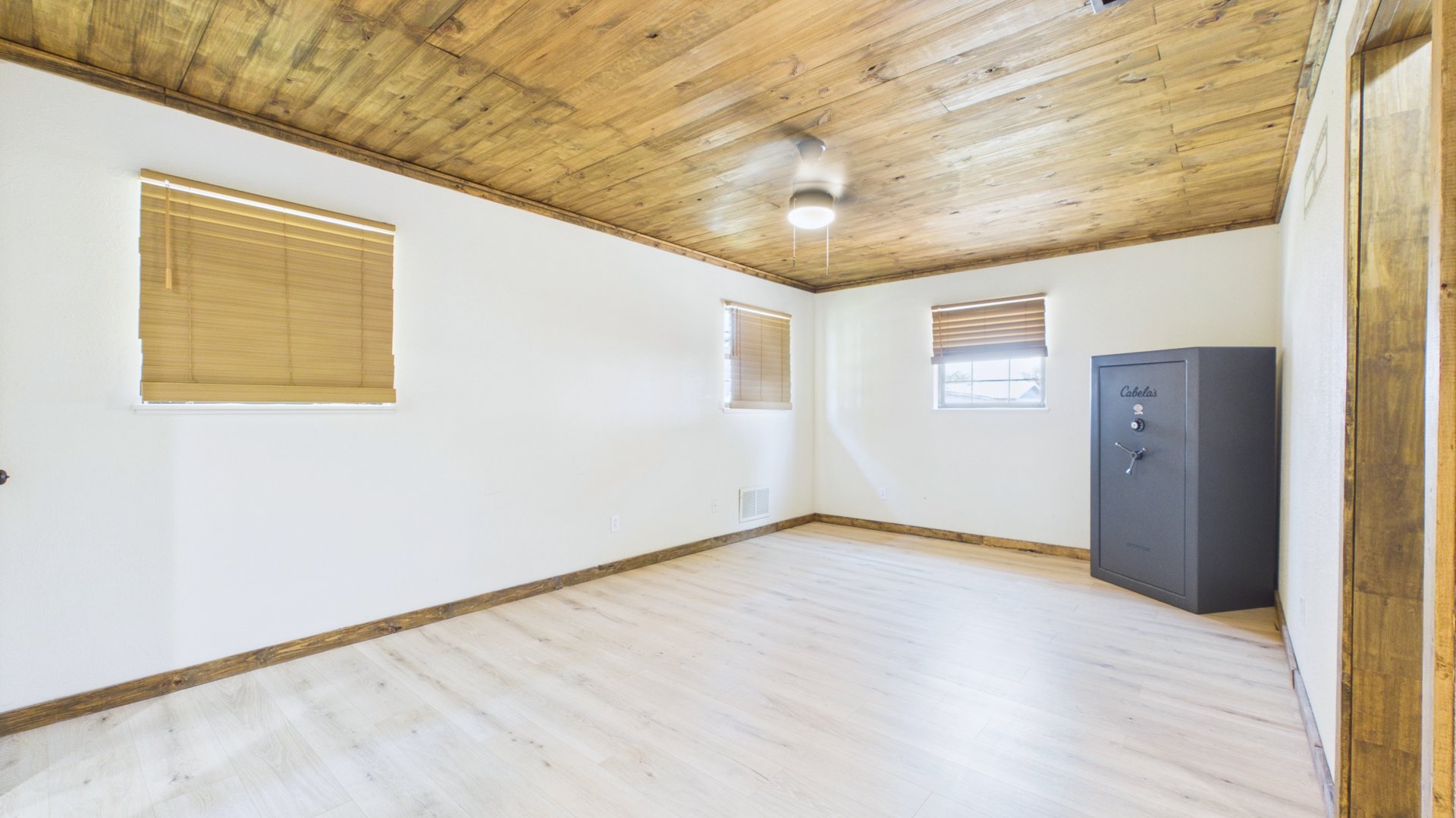 1015 W Normandy Dr