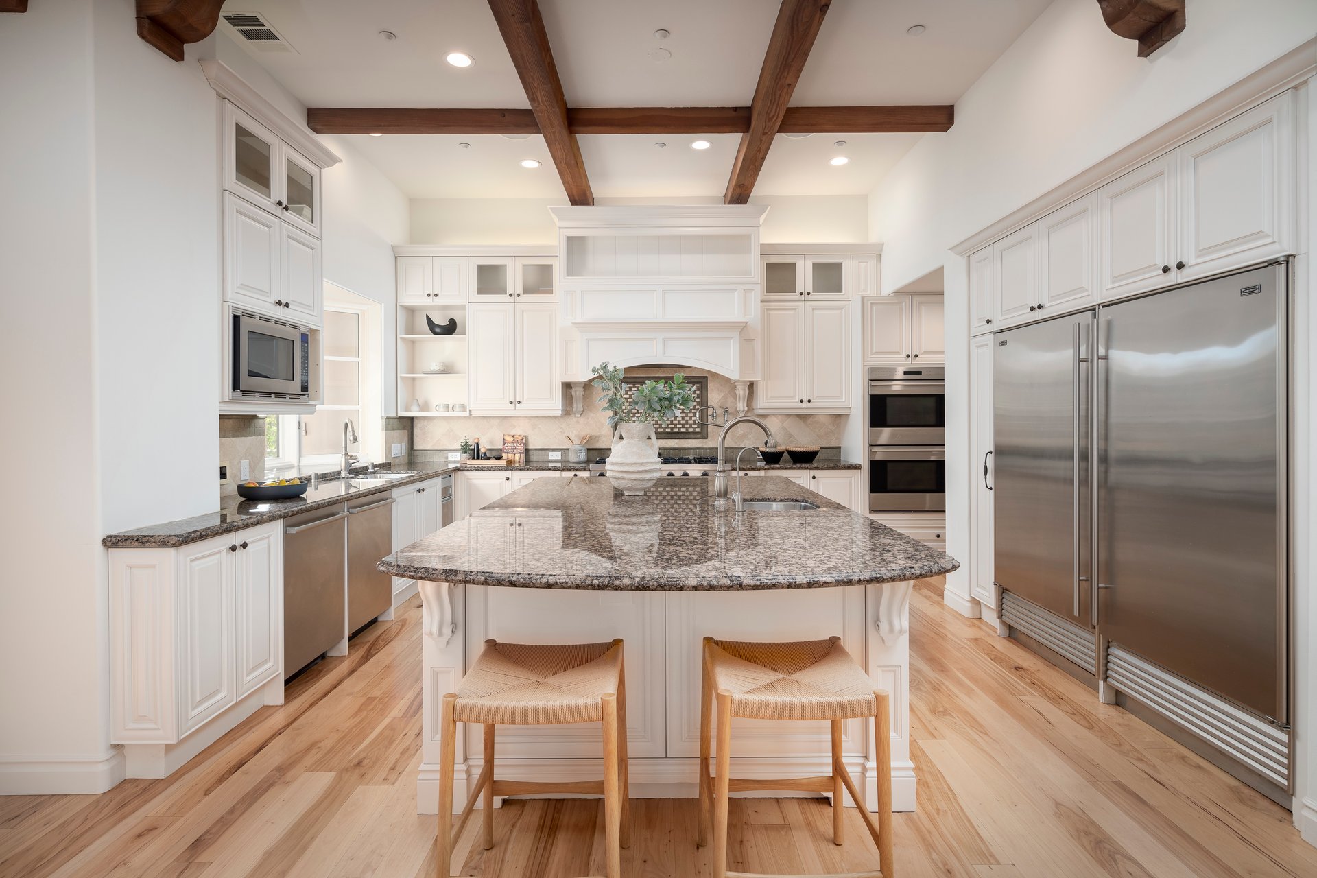 Luxury Living Redefined: Executive Rental in The Bridges